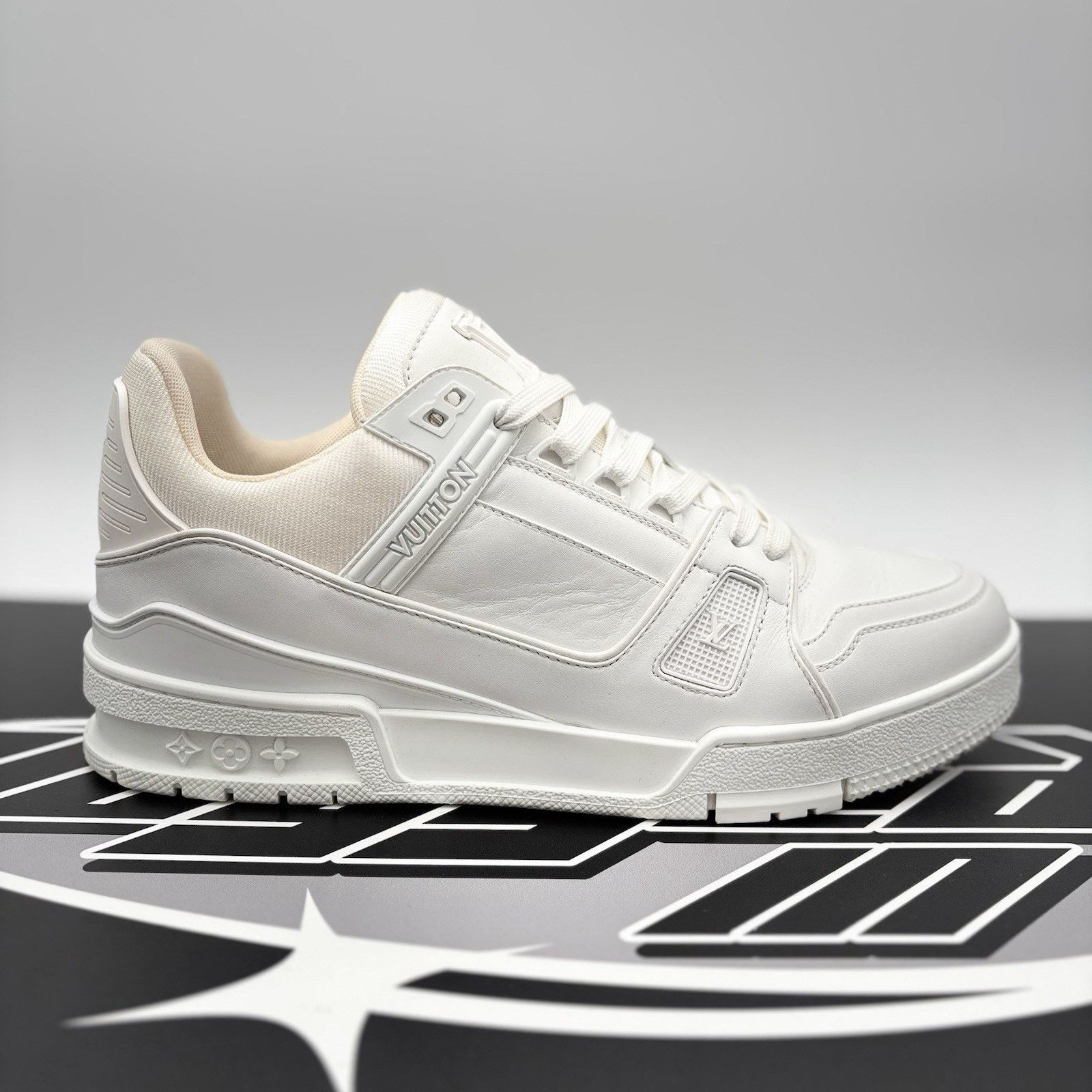 Louis Vuitton Louis Vuitton Trainer ' White ' | EXCELLENT CONDITION! Size US 8.5 / EU 41-42 - 3 Thumbnail