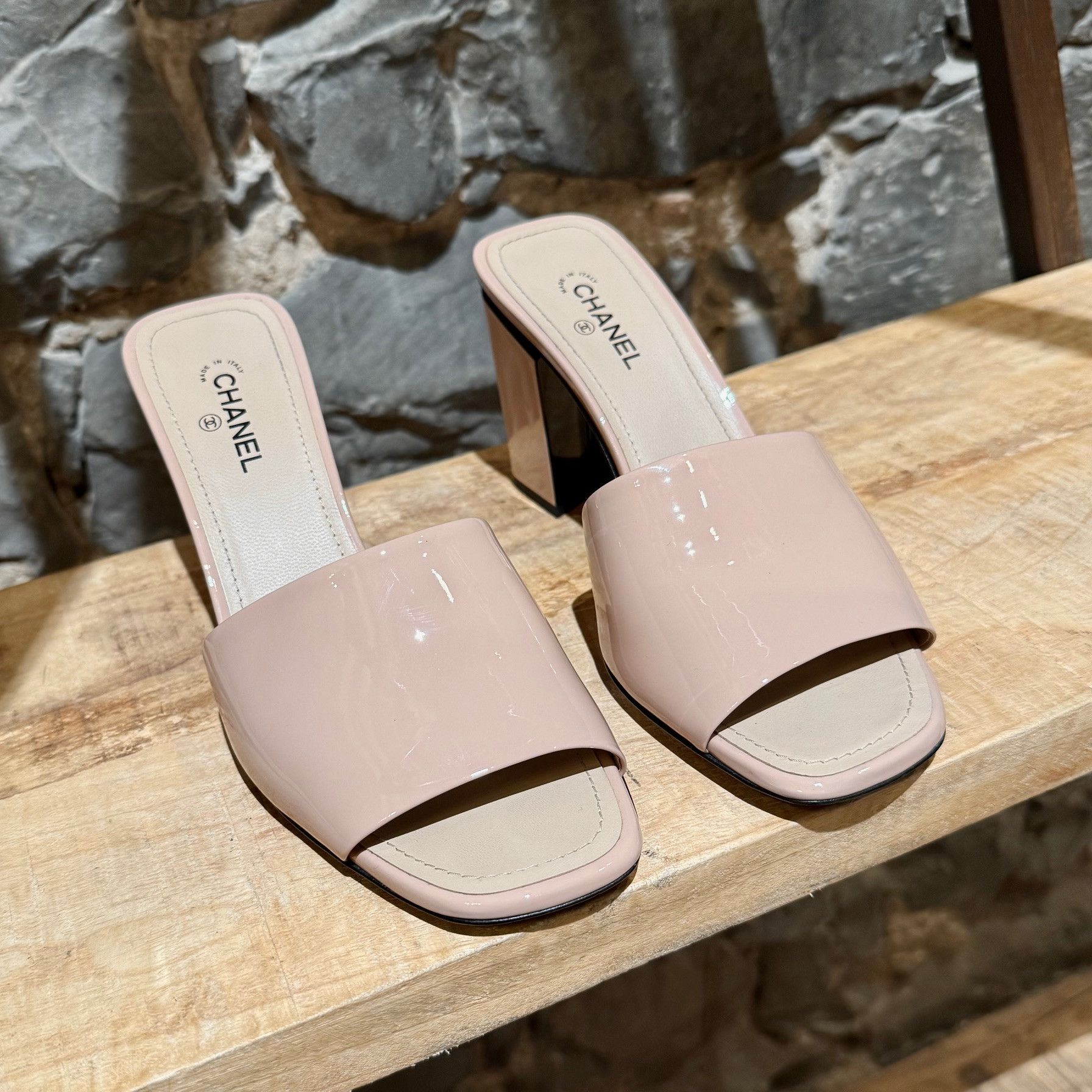 Chanel Chanel 2022 Nude patent Leather CC Heeled Mules Size US 8 / IT 38 - 3 Thumbnail