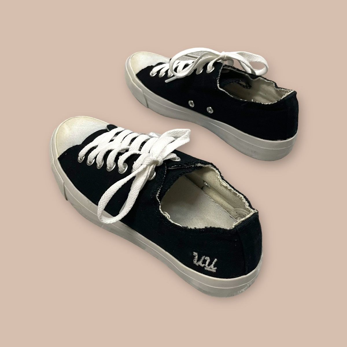 Undercover × Uniqlo Uniqlo x Undercover “UU” by Jun takahashi FW2012 Sneakers Size US 6 / EU 39 - 4 Thumbnail