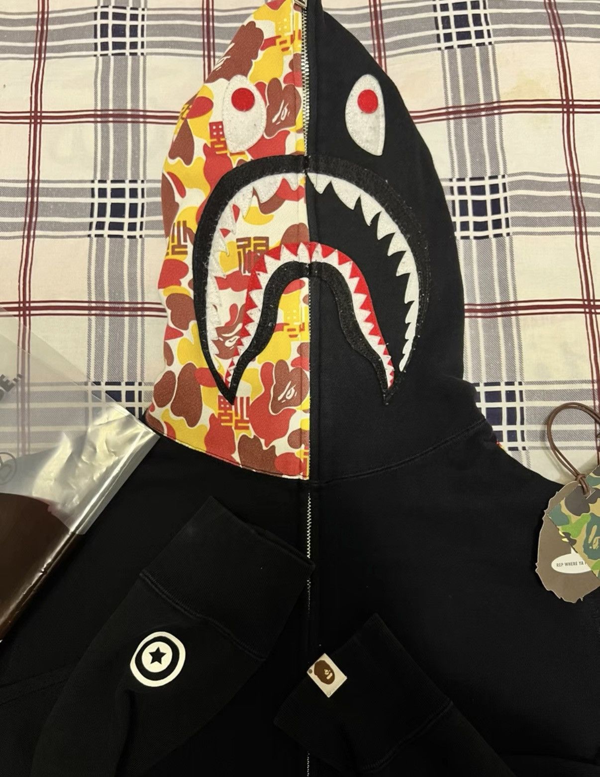 Bape BAPE OG Nigo Era Beijing Exclusive Camo Shark Hoodie Size US L / EU 52-54 / 3 - 2 Thumbnail