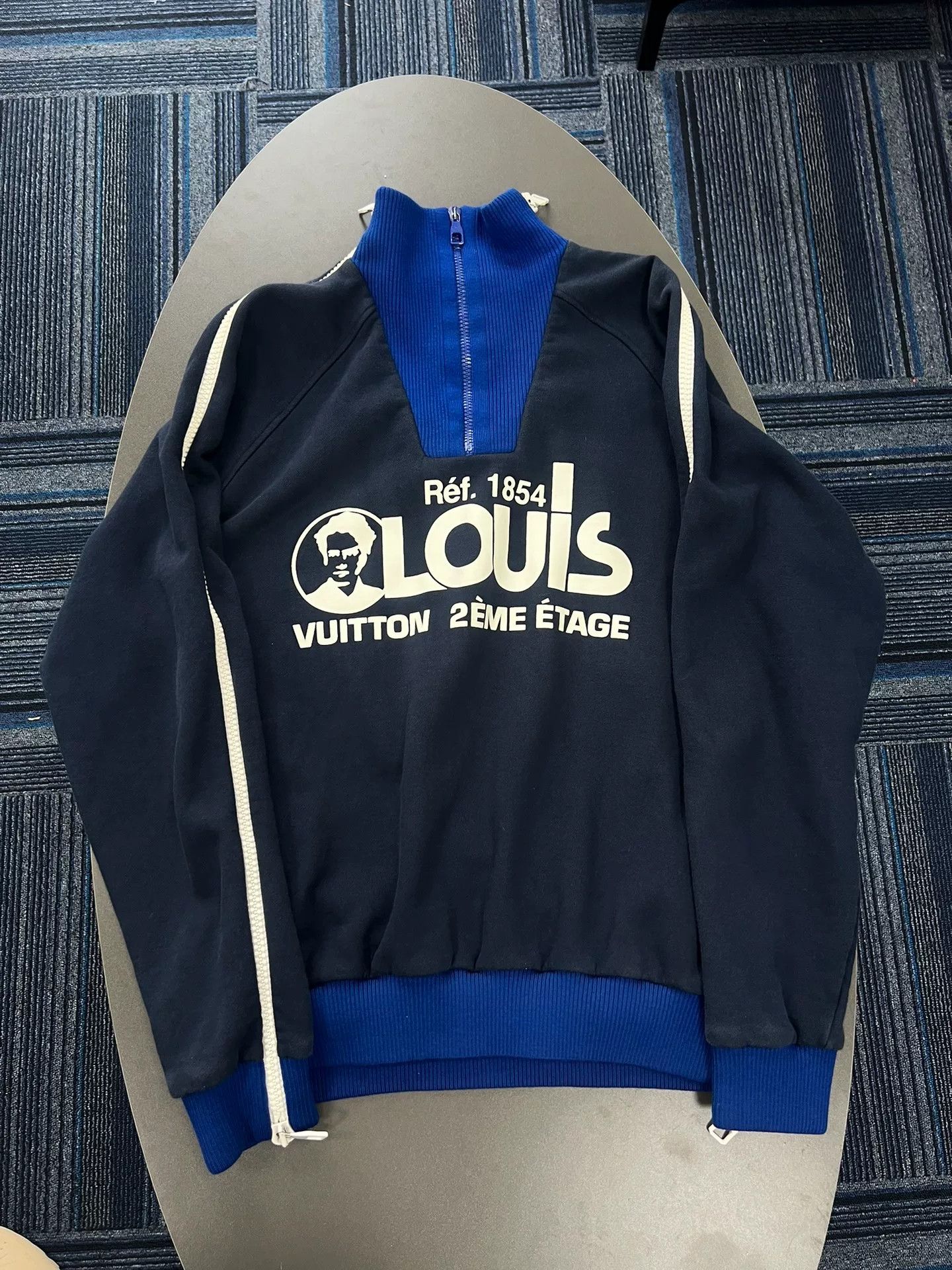 Louis Vuitton LV Blue Logo Long Sleeve Sweatshirt M Size US M / EU 48-50 / 2 - 1 Thumbnail
