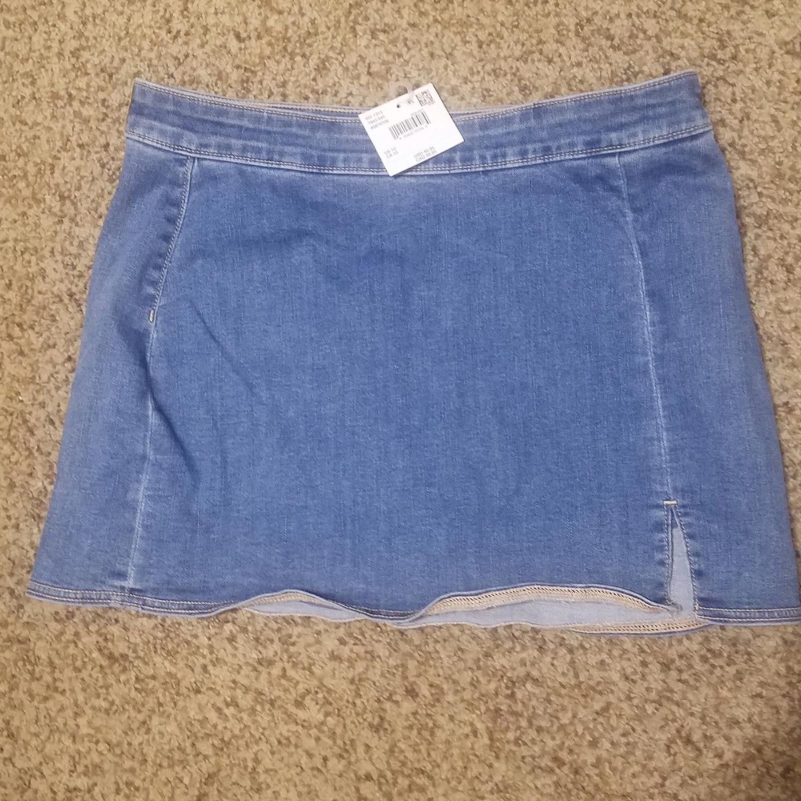 American Eagle Outfitters NWT American Eagle Outfitters Blue Denim Skorts Size 10 Size 32" / US 10 / IT 46 - 1 Thumbnail