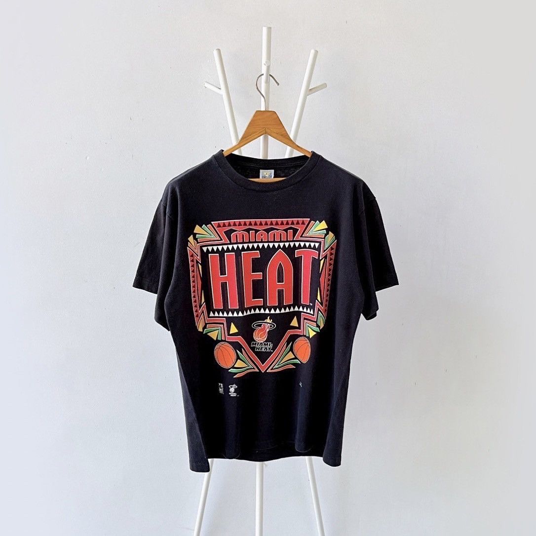Vintage 90s Miami Heat NBA t-shirt/ L Size US L / EU 52-54 / 3 - 1 Thumbnail