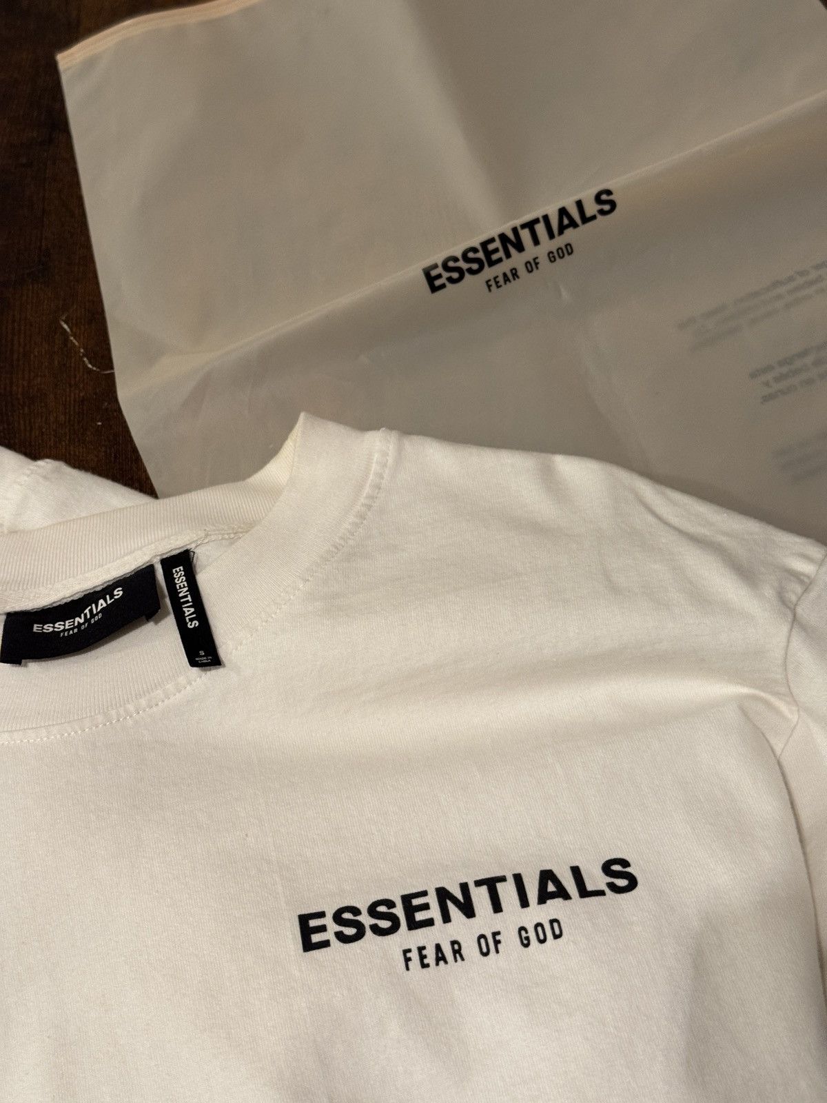 Fear of God 🔥Fear of God Essentials FW19 L/S Photo T-shirt SZ Sm White Size US M / EU 48-50 / 2 - 9 Thumbnail