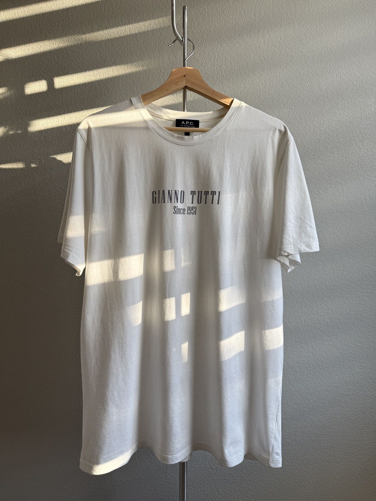 A.P.C. White “Gianno Tutti” Logo Tee Size US XL / EU 56 / 4 - 1 Thumbnail