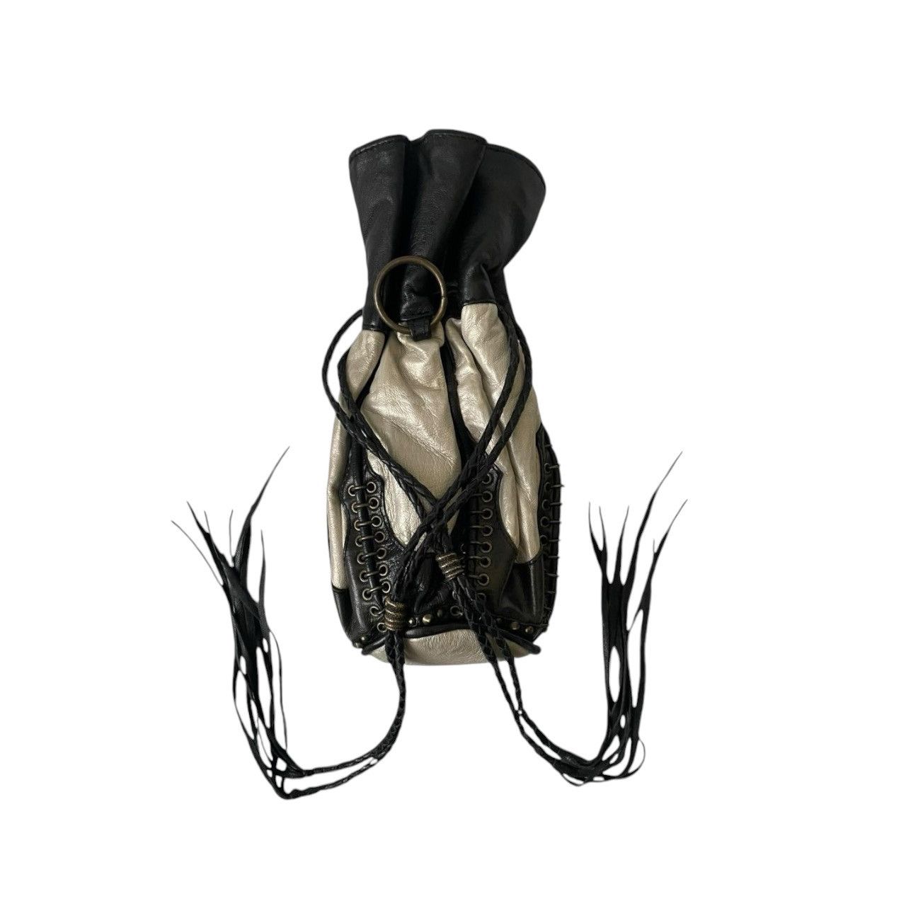 Kmrii lace pouch