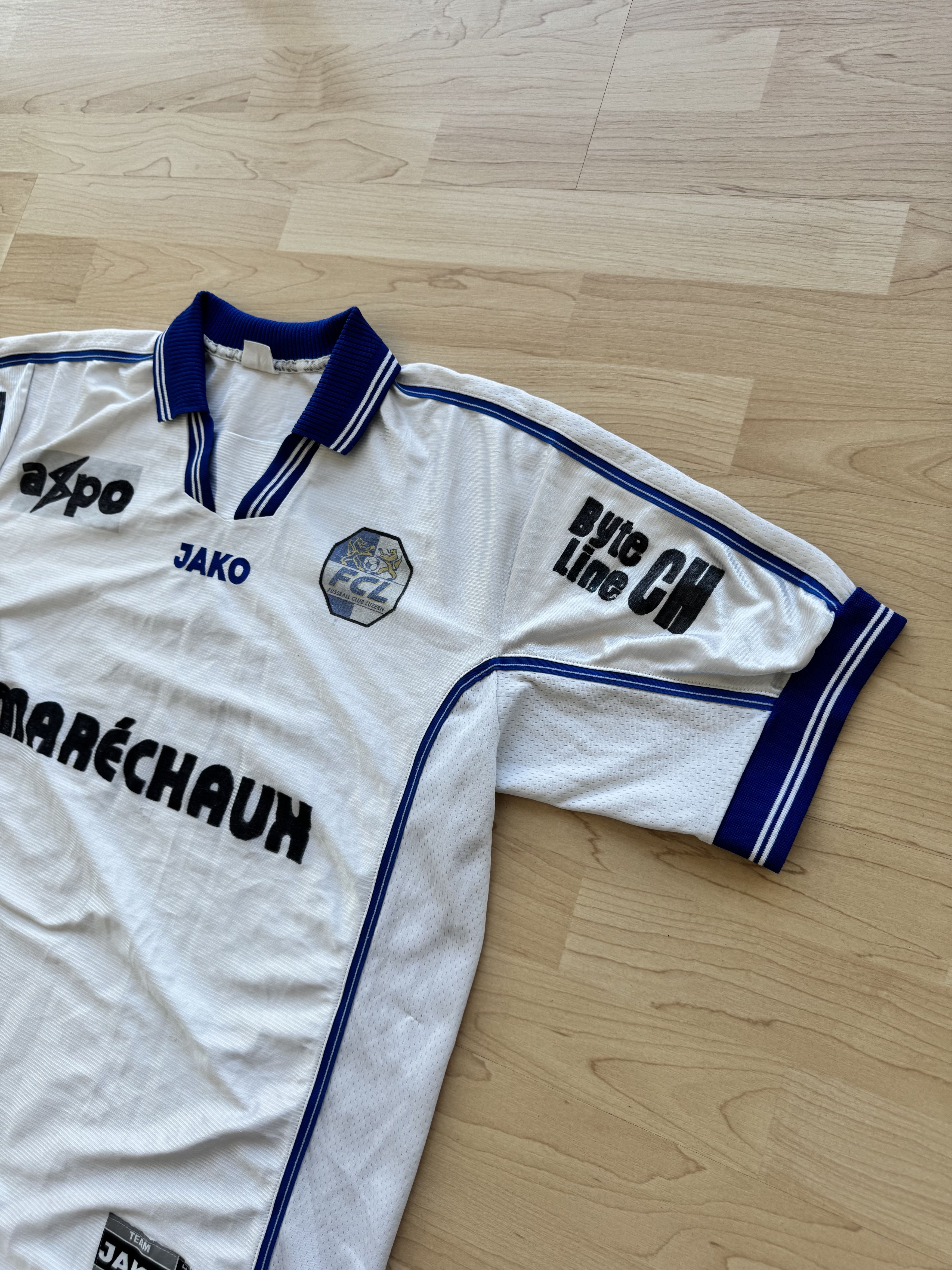 Vintage Vintage Fussballtrikot FC Luzern 2002-03 heim T-shirt Size US XL / EU 56 / 4 - 5 Thumbnail