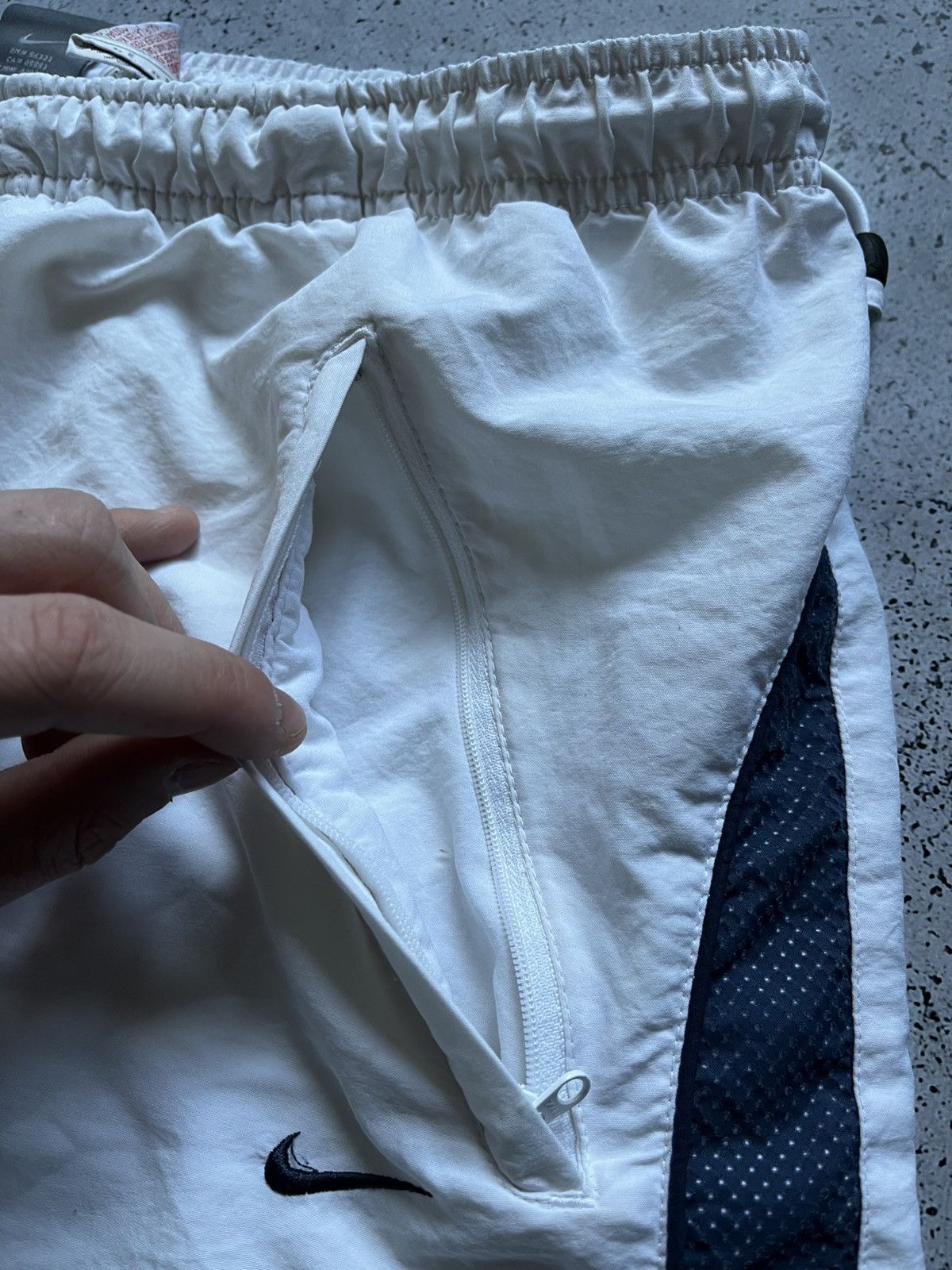 Nike Vintage Nike Drill Shorts White Nylon Mini Swoosh Y2K USA Size US 34 / EU 50 - 5 Thumbnail