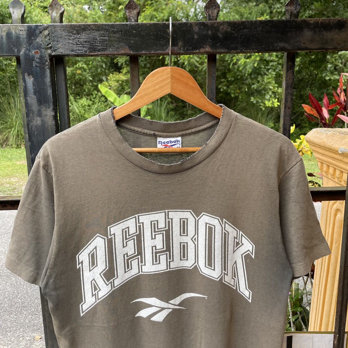 Reebok 🔥Vintage 90s Reebok Big Logo Spellout Sun Faded Distress Tee Size US L / EU 52-54 / 3 - 3 Thumbnail