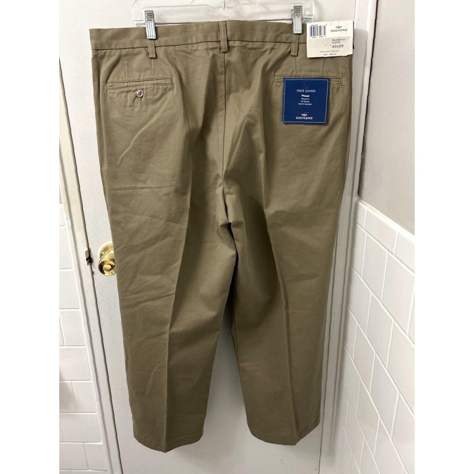Dockers Dockers True Chino Pants Mens 40x29 Tan Pleated Relaxed Fit Logo Trousers Size US 40 / EU 56 - 2 Thumbnail