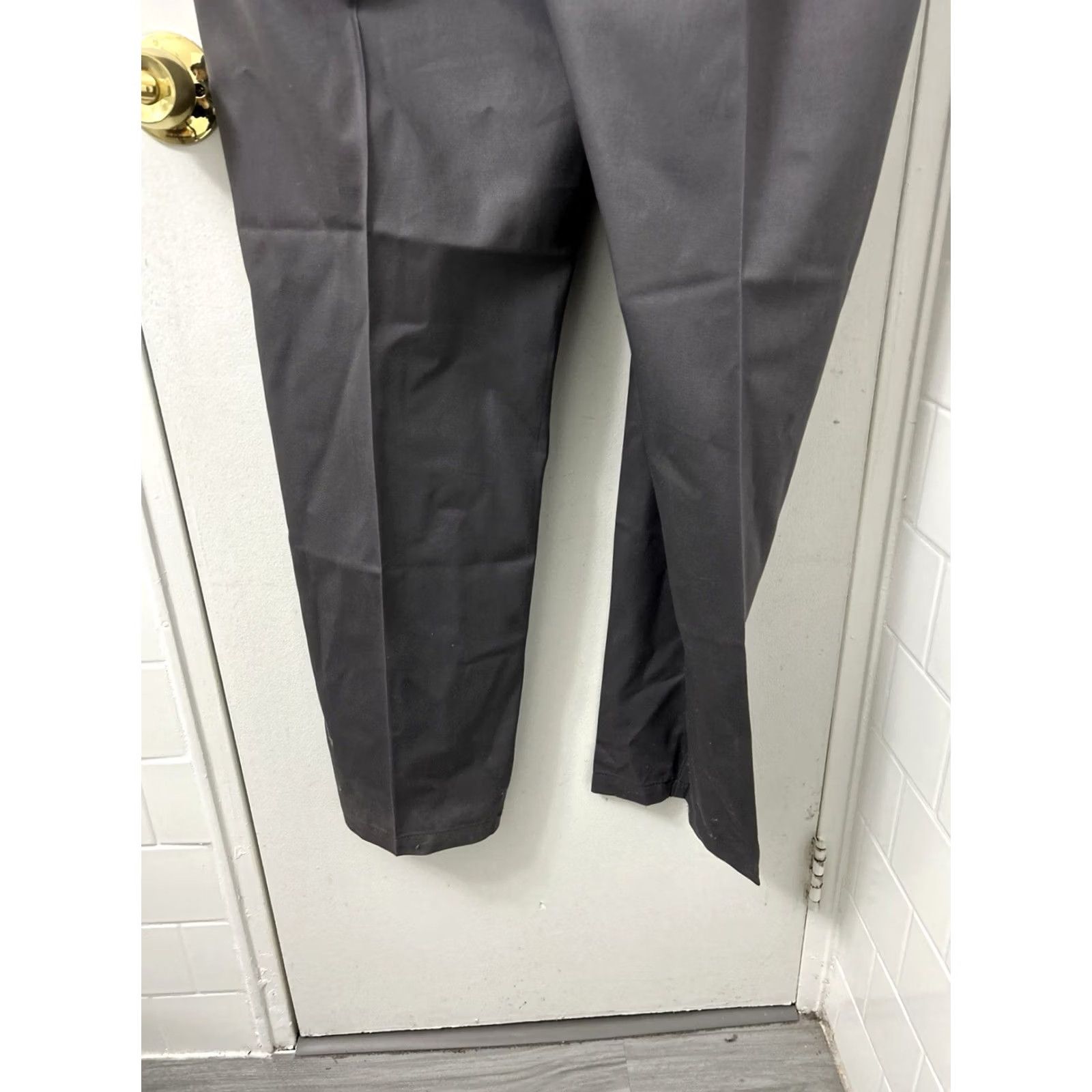 Lee Lee Khakis Pants Mens 38x34 Gray Double Pleated Wrinkle Resistant Stain Resistant Easy Care Pockets Classic Straight Casual Workwear Trousers Size US 38 / EU 54 - 3 Thumbnail