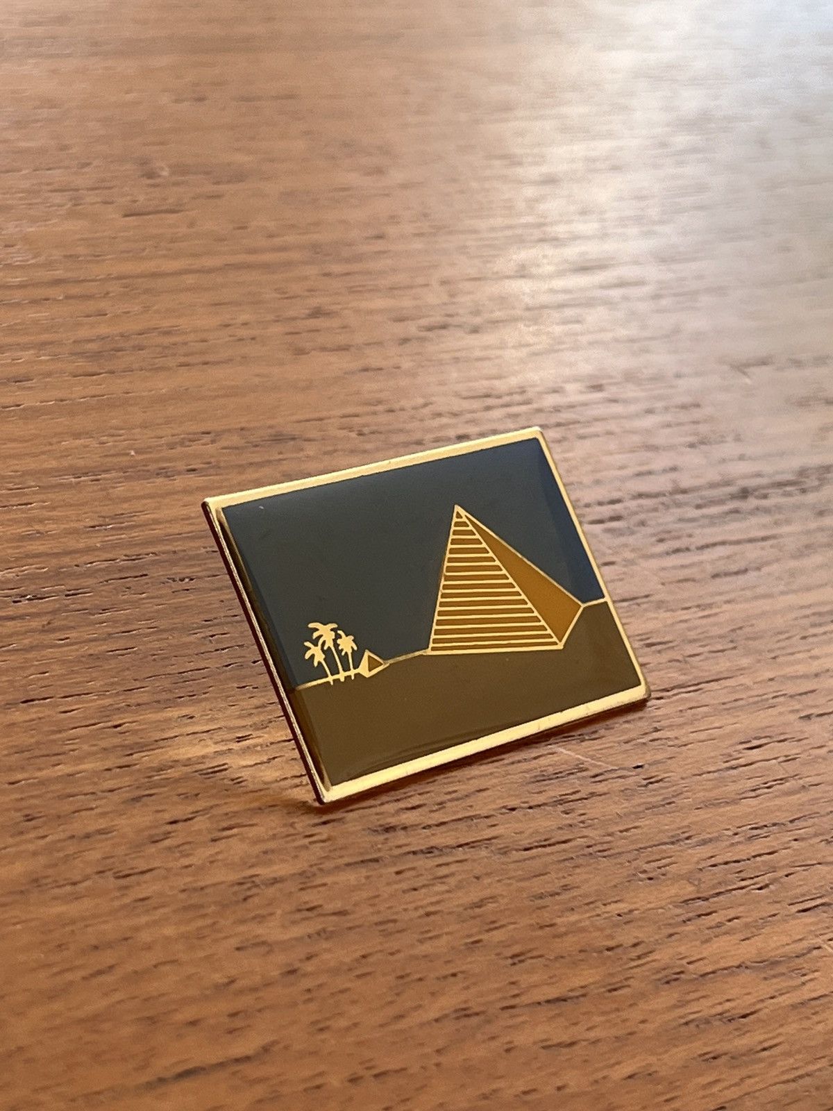 Camel × Vintage Camel vintage pin Size ONE SIZE - 2 Thumbnail