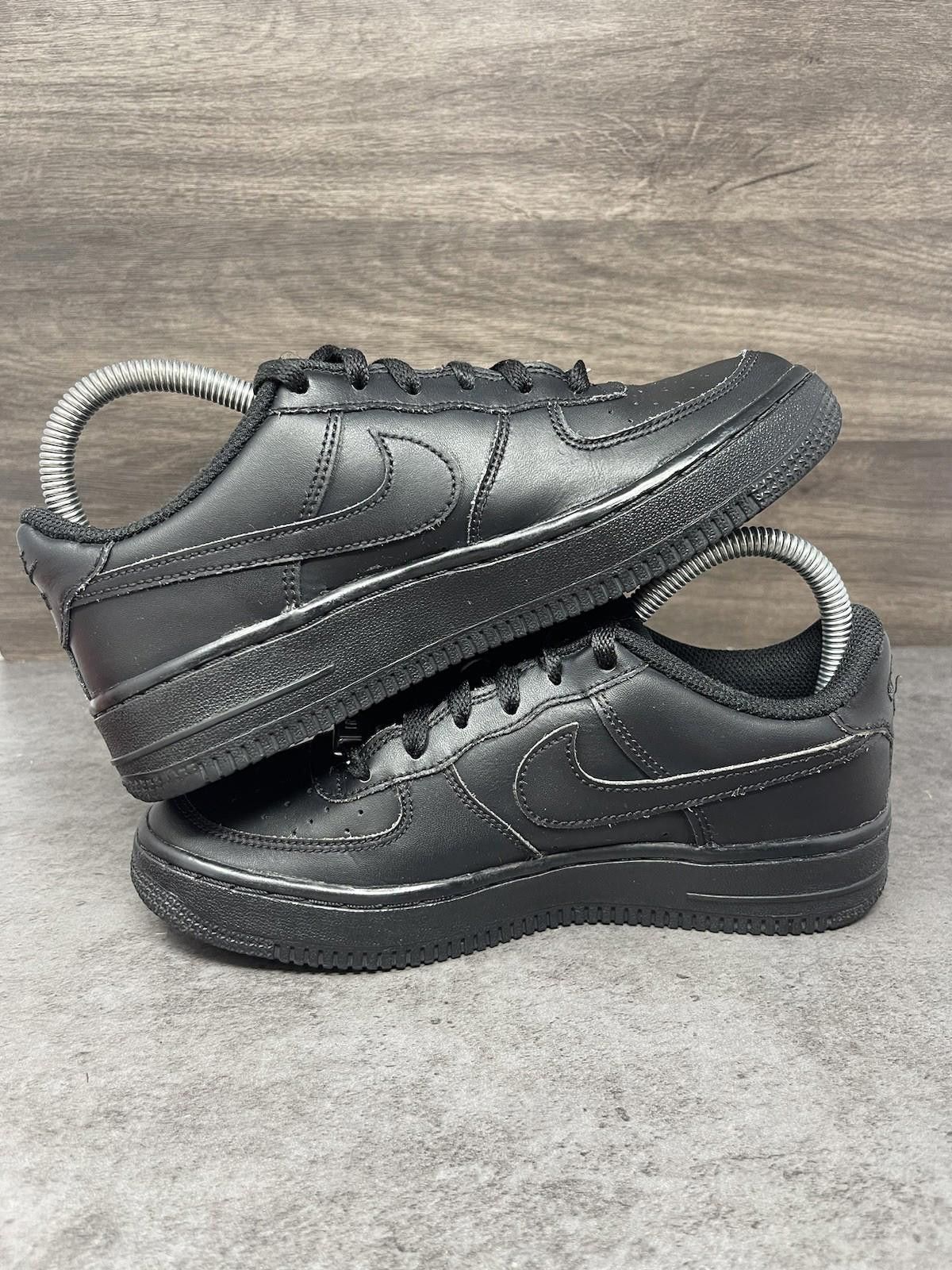 Nike Nike Air Force 1 Low Black Size 4.5Y GS Kids Sneakers Size US 5 / EU 37 - 7 Thumbnail