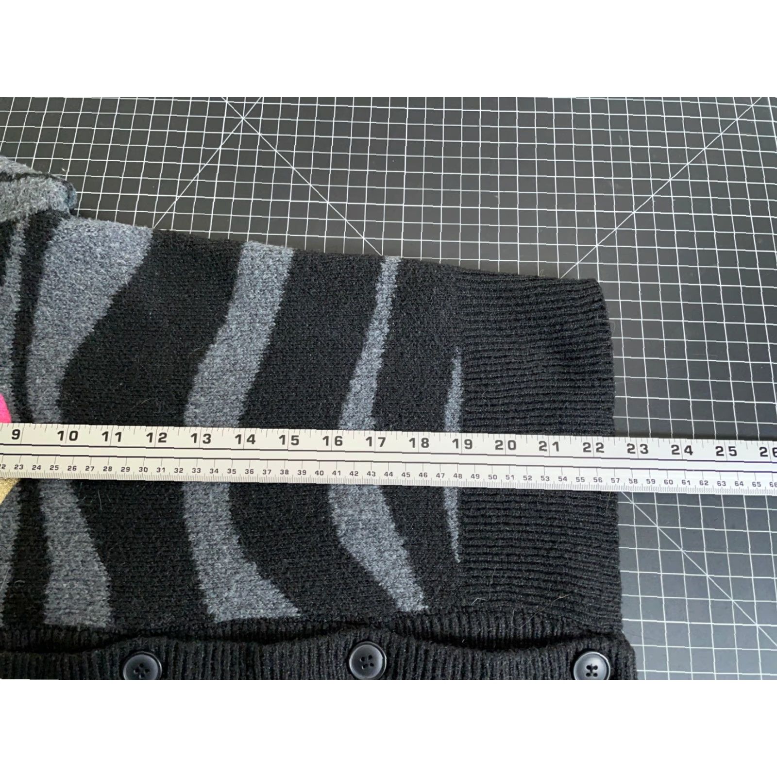 Vintage Wicked Cardigan Zebra Pattern Women's Medium Gray Black V-Neck Long Sleeve Knit Sweater Size M / US 6-8 / IT 42-44 - 6 Thumbnail
