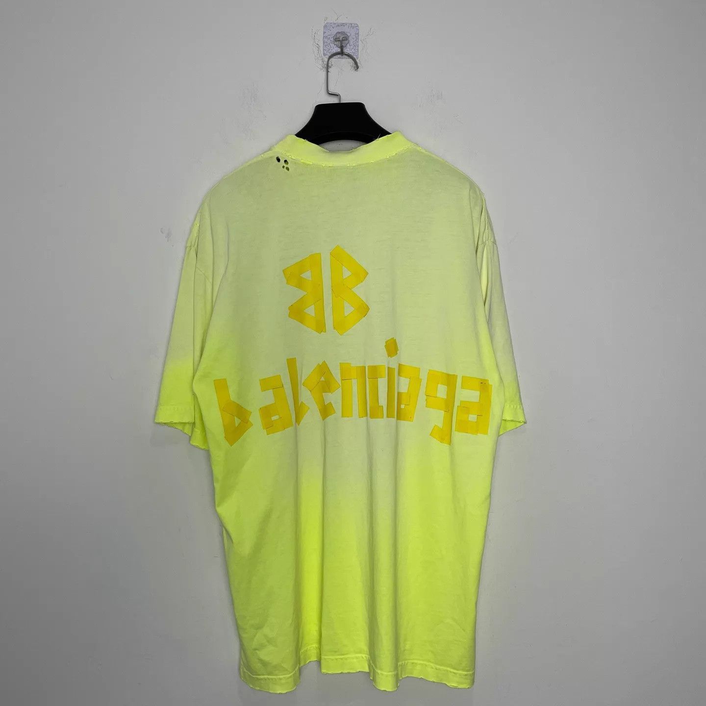 Balenciaga Balenciaga 24ss Fluo Yellow Tape Logo SS T-Shirt Size XS / US 0-2 / IT 36-38 - 2 Thumbnail