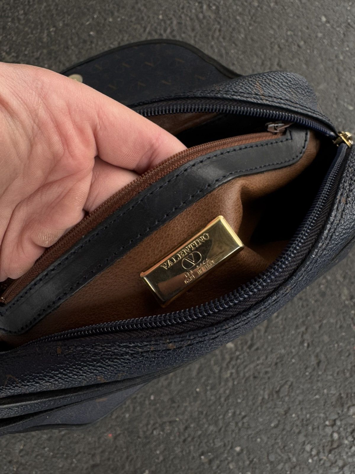 Valentino × Vintage Valentino Garavani Crossbody Bag Monogram Design Vintage y2k Size ONE SIZE - 9 Thumbnail