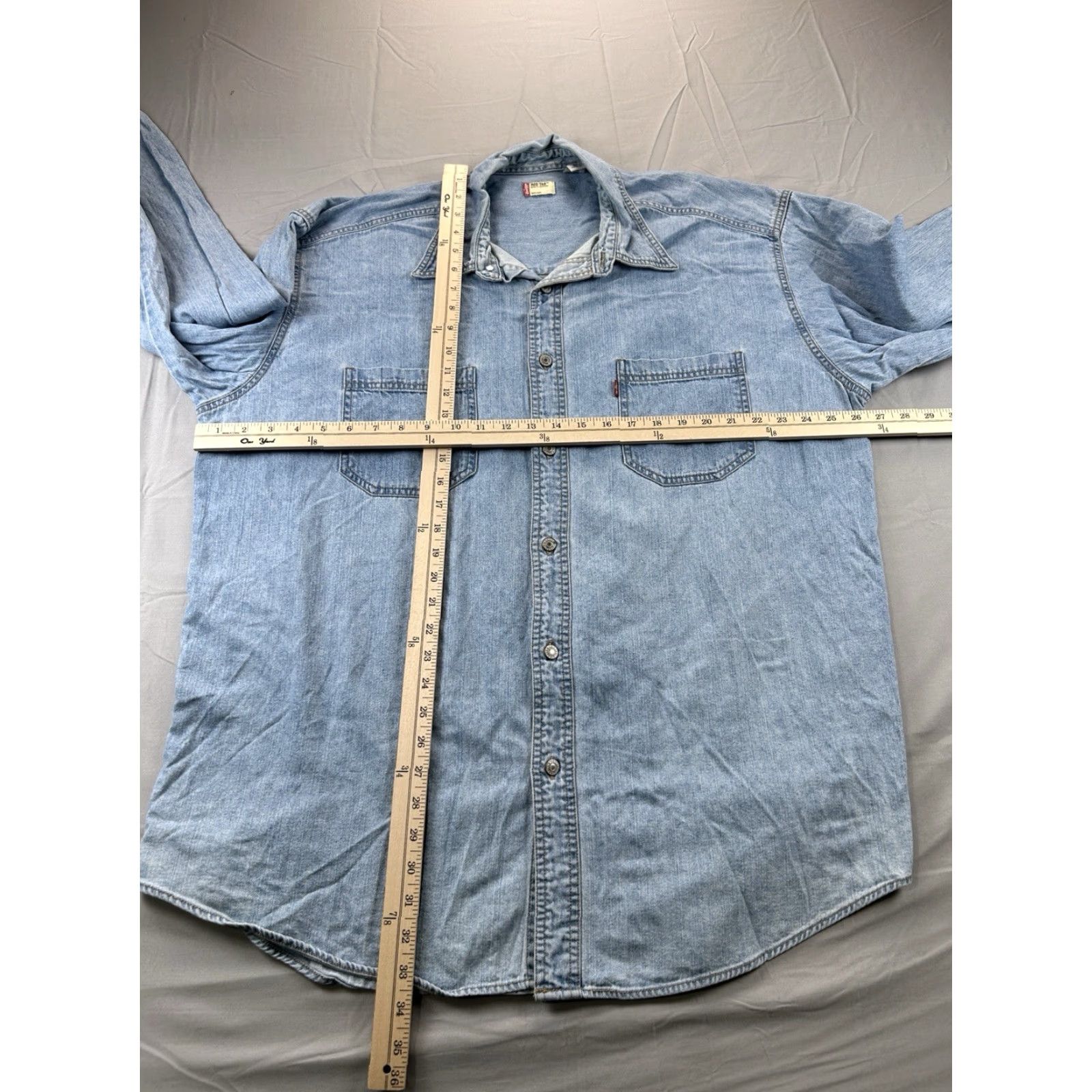 Levi's Levi's Denim Shirt XL Long Sleeve Red Button-Up 2 Pocket Workwear Mens Regular 00s Vintage? Size US XL / EU 56 / 4 - 5 Thumbnail