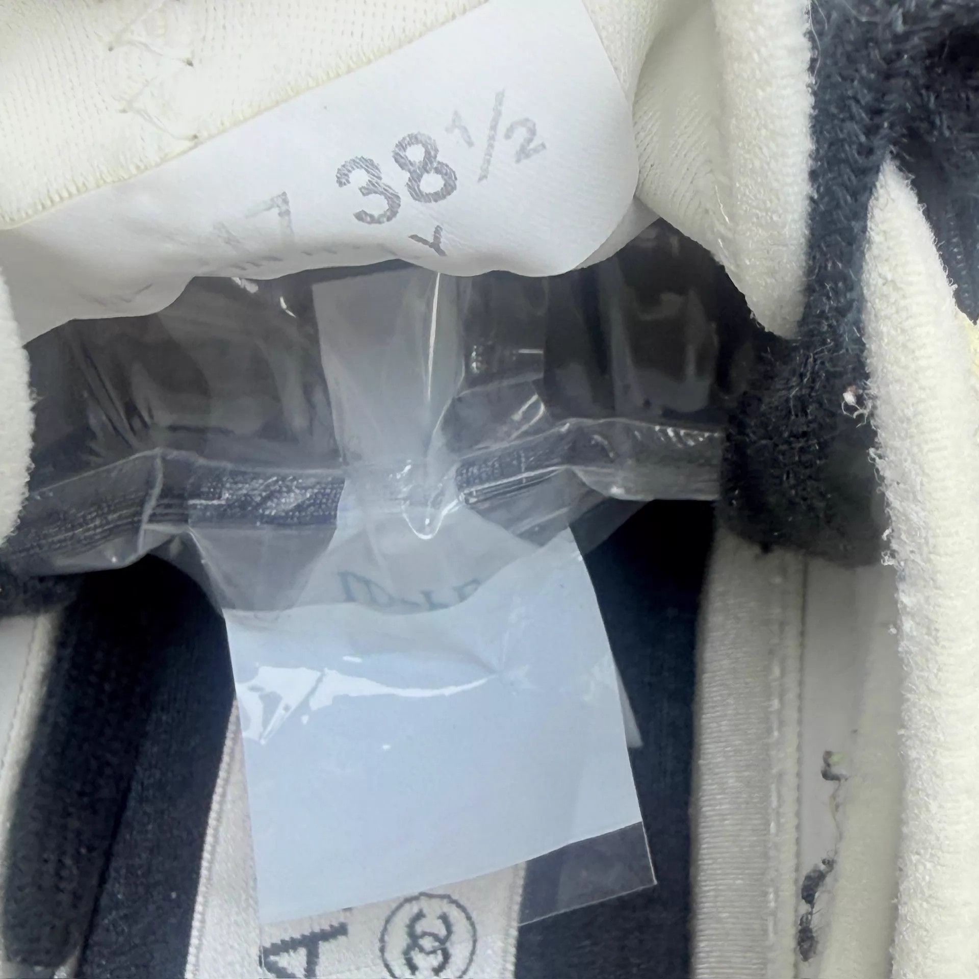 Chanel CHANEL Panda CC Sneakers 38.5 95 New Size US 8 / IT 38 - 7 Thumbnail
