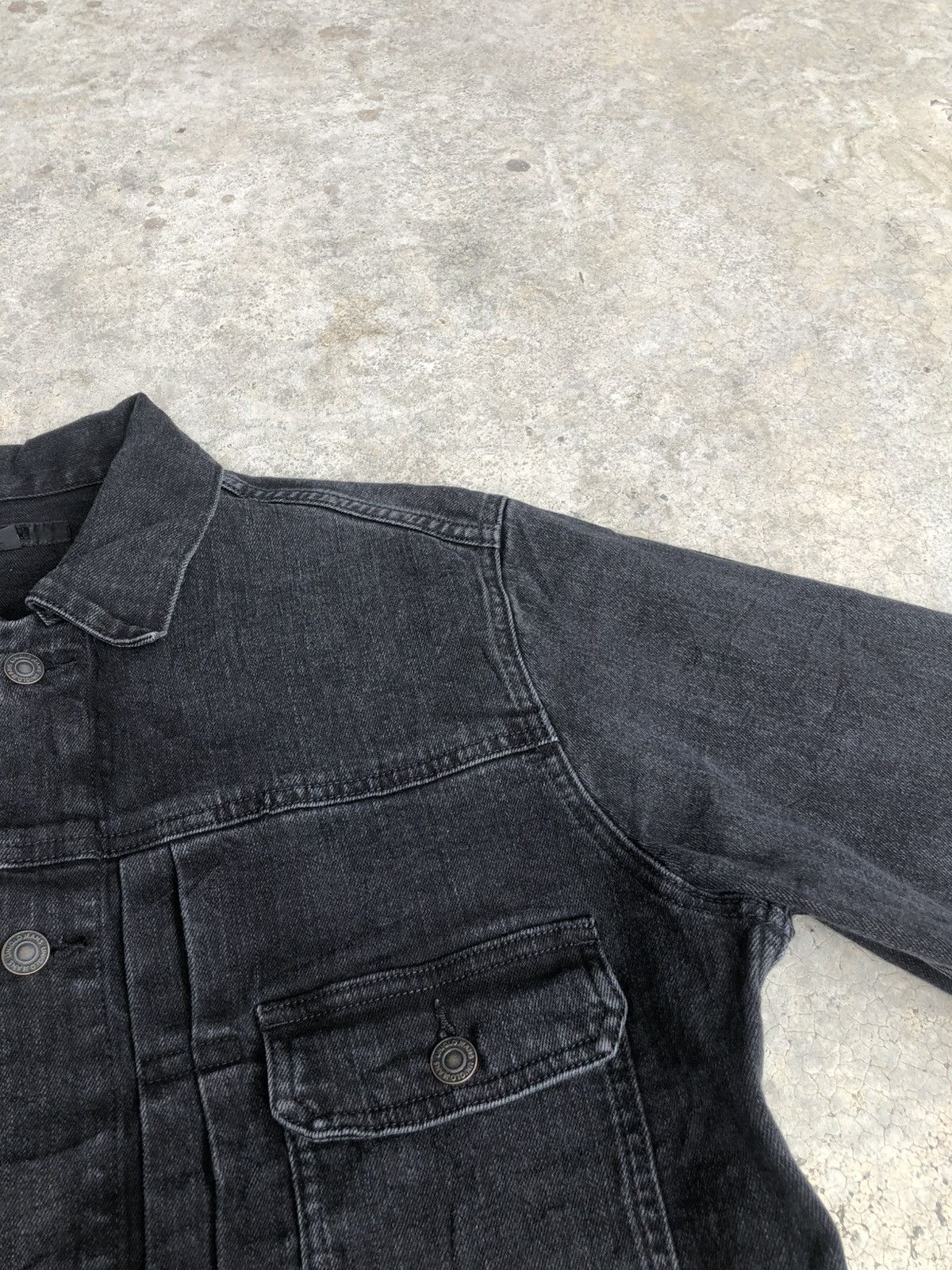 Uniqlo Japanese Uniqlo Type 2 Denim Jacket Distressed Denim Size US L / EU 52-54 / 3 - 9 Thumbnail