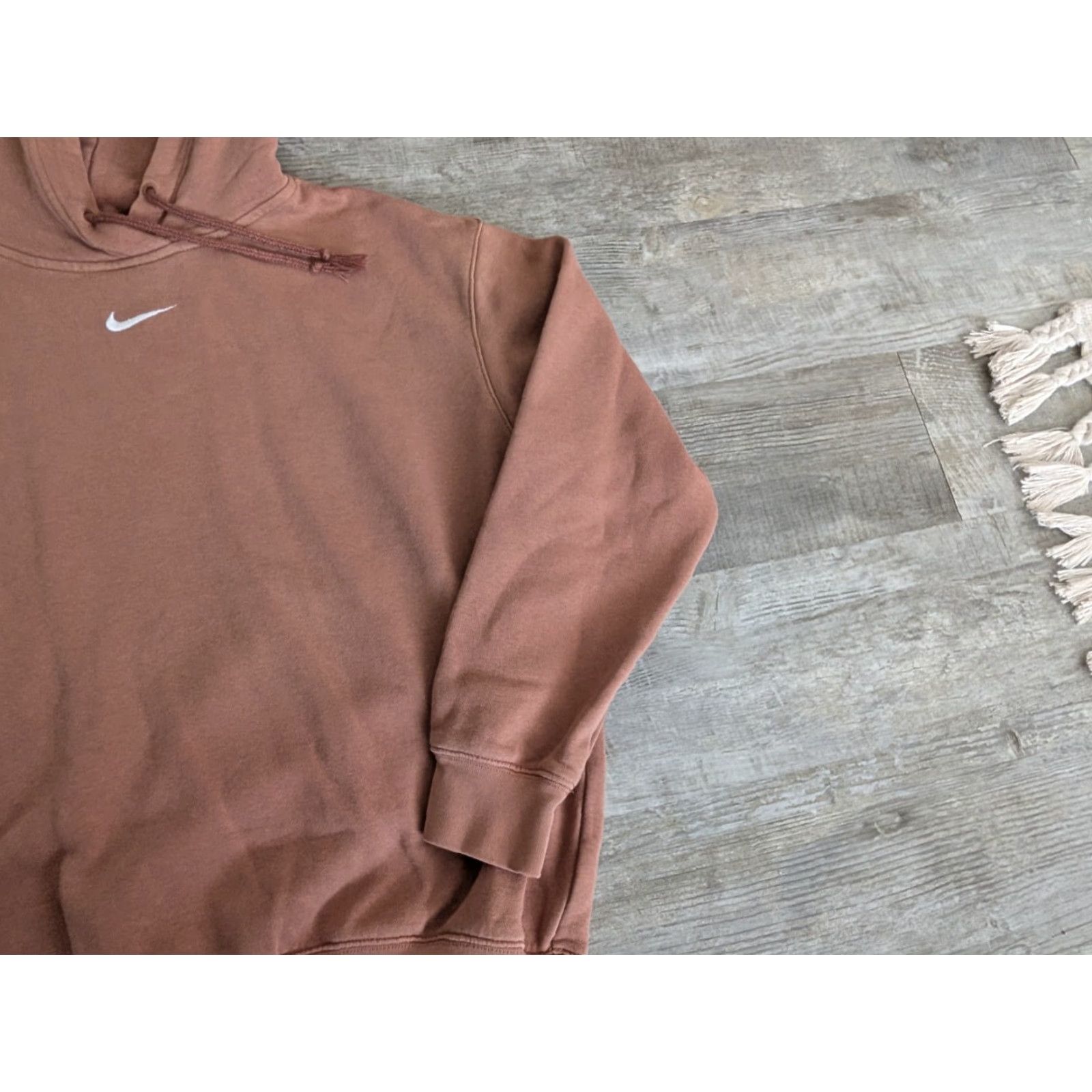 Nike Nike Center Swoosh Hoodie Womens XS Brown Sweatshirt Fleece Oversized Hooded Logo Pockets Relaxed Regular Fall Winter Sportswear 2000s? Size XS / US 0-2 / IT 36-38 - 3 Thumbnail