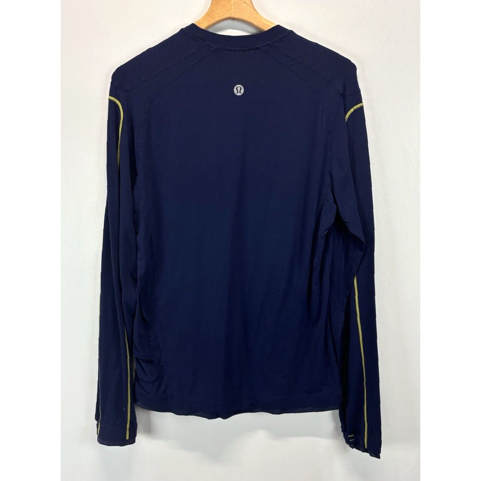 Lululemon Lululemon Long Sleeve Athletic Pullover Shirt Mens Large Navy Blue Lightweight Size US L / EU 52-54 / 3 - 3 Thumbnail