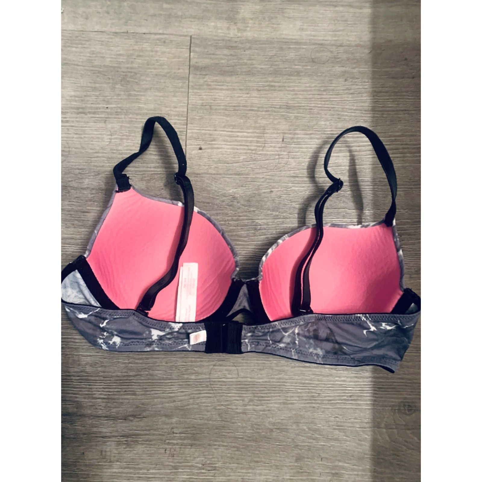 Victoria's Secret Victoria’s Secret PINK Wear Everywhere Lightly Lined Gray White Bra 34B Size ONE SIZE - 2 Thumbnail