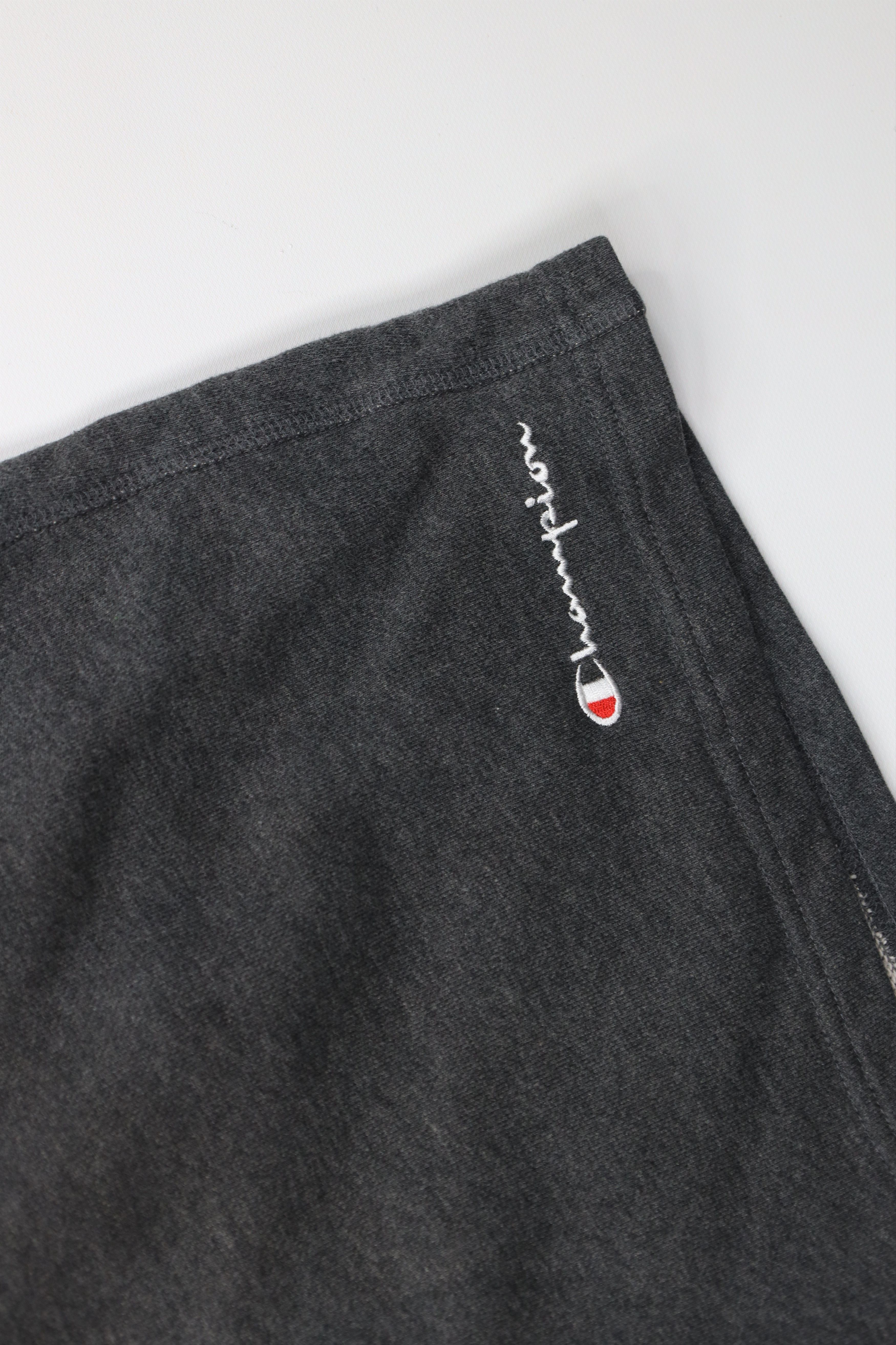Champion Vintage Y2K Champion Spell Above Knee Sweatpants Shorts Gray Size US 38 / EU 54 - 5 Thumbnail