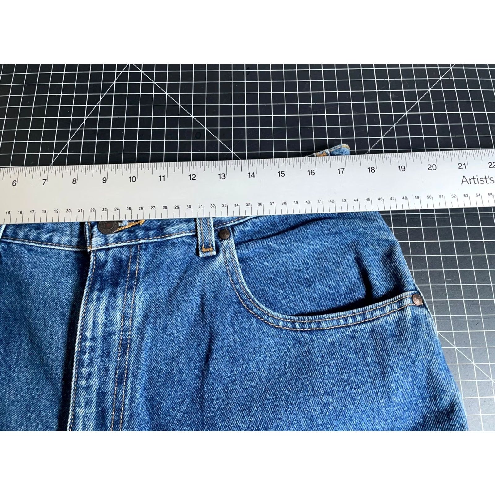 Levi's VINTAGE Levi's Jeans Loose Fit 34 x 32 Blue Denim Brown Tab 90s VTG Mens Straight Baggy 1999 Size US 34 / EU 50 - 6 Thumbnail