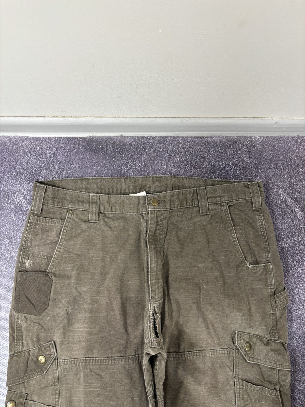 Carhartt Vintage Carhartt Y2K Khaki Workwear Hype Baggy Cargo Pants Size US 40 / EU 56 - 15 Thumbnail