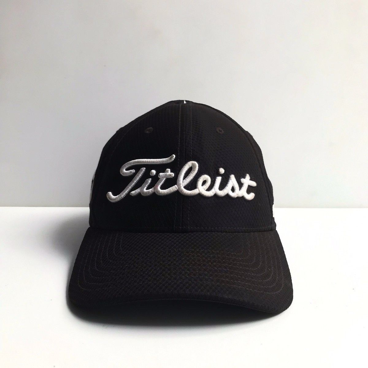 Titleist Titleist Golf Black Cap Pro V1 Velcro back adjusted Size ONE SIZE - 1 Thumbnail