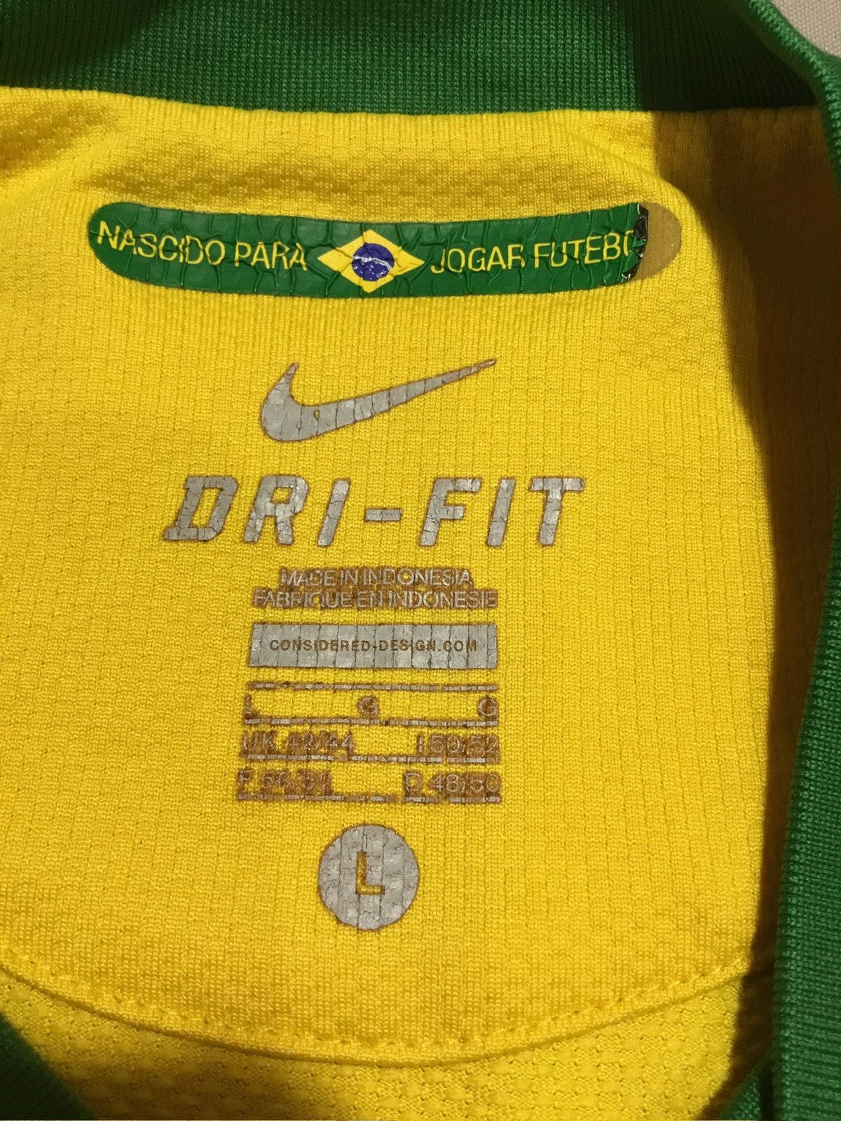 Nike 2010-11 BRAZIL SHIRT L Football Soccer International Teams Size US L / EU 52-54 / 3 - 6 Thumbnail