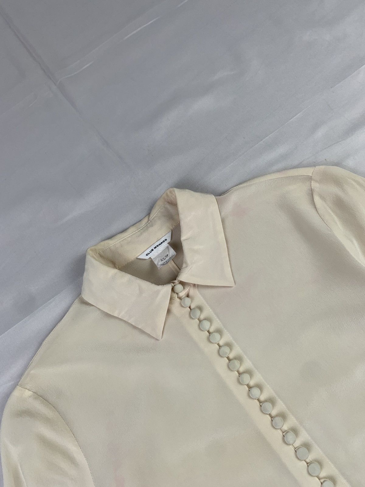 Club Monaco Club Monaco Off White Helek Knotted Buttondowns Silk Blouse Size S / US 4 / IT 40 - 6 Thumbnail