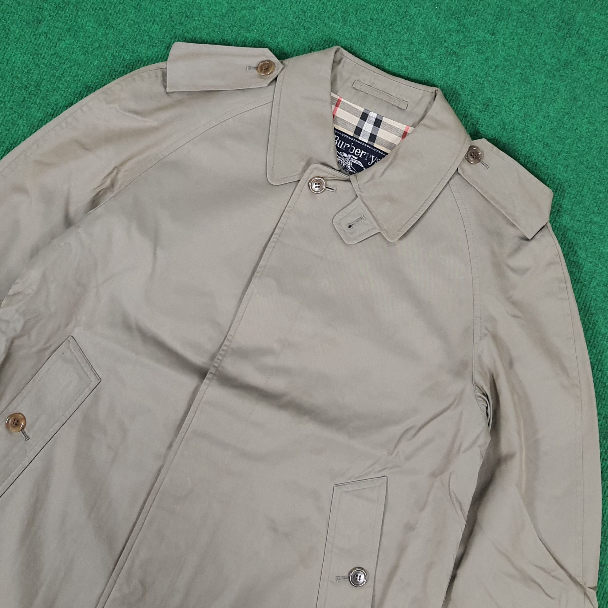 Burberry × Vintage Vintage Burberrys' Trench Coat Jacket Size US M / EU 48-50 / 2 - 2 Thumbnail
