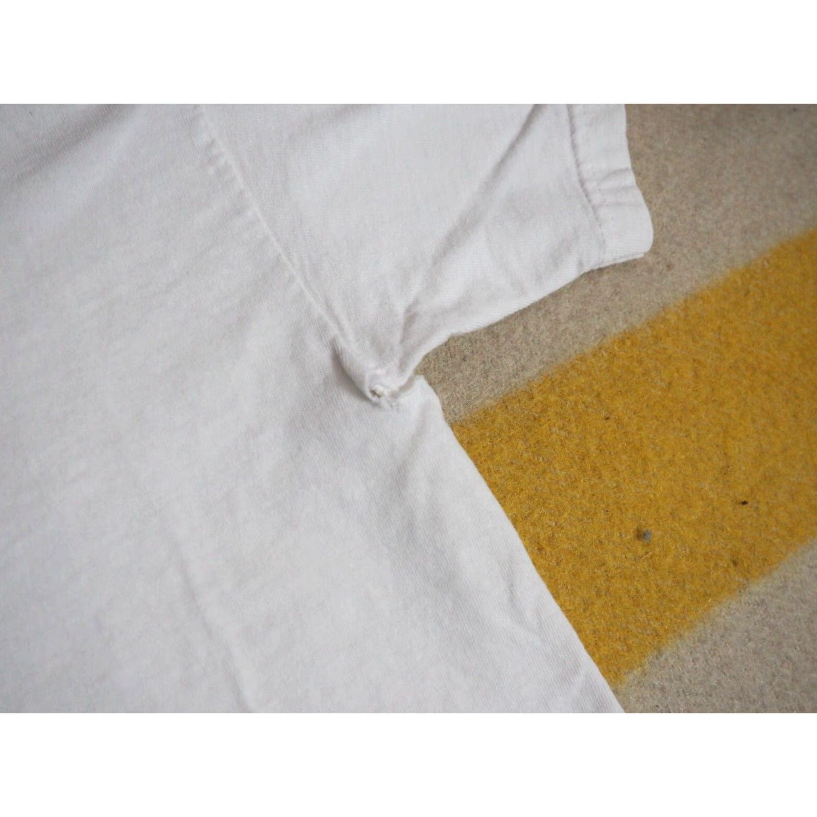 Hanes VTG Hanes Alaskan Amber Brewing Beer Distress White Tee T-Shirt 2XL Mens Grunge 90s Graphic Tee Size US XXL / EU 58 / 5 - 7 Thumbnail