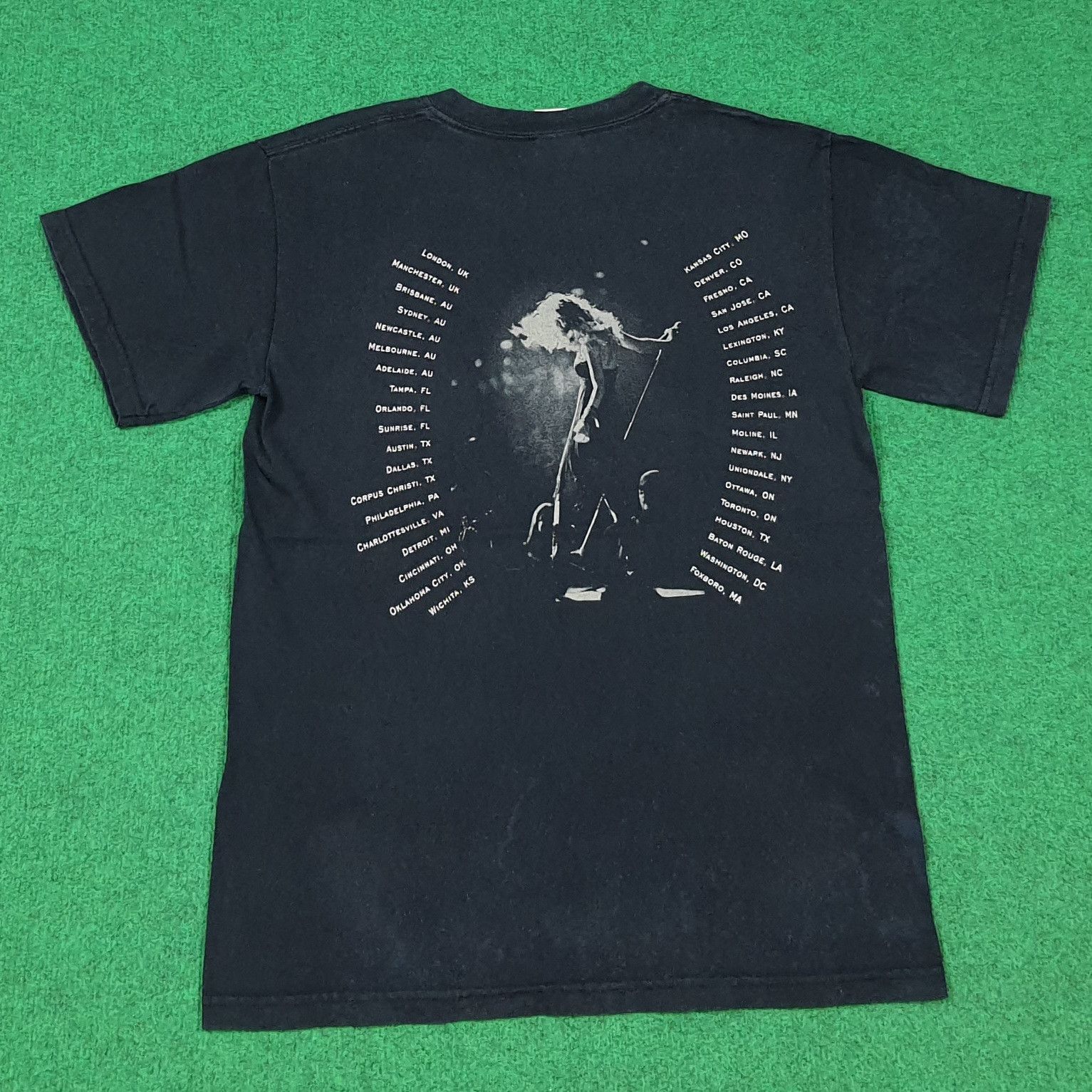 Vintage Vintage Taylor Swift World Tour Tshirt C285N66 Size US S / EU 44-46 / 1 - 3 Thumbnail