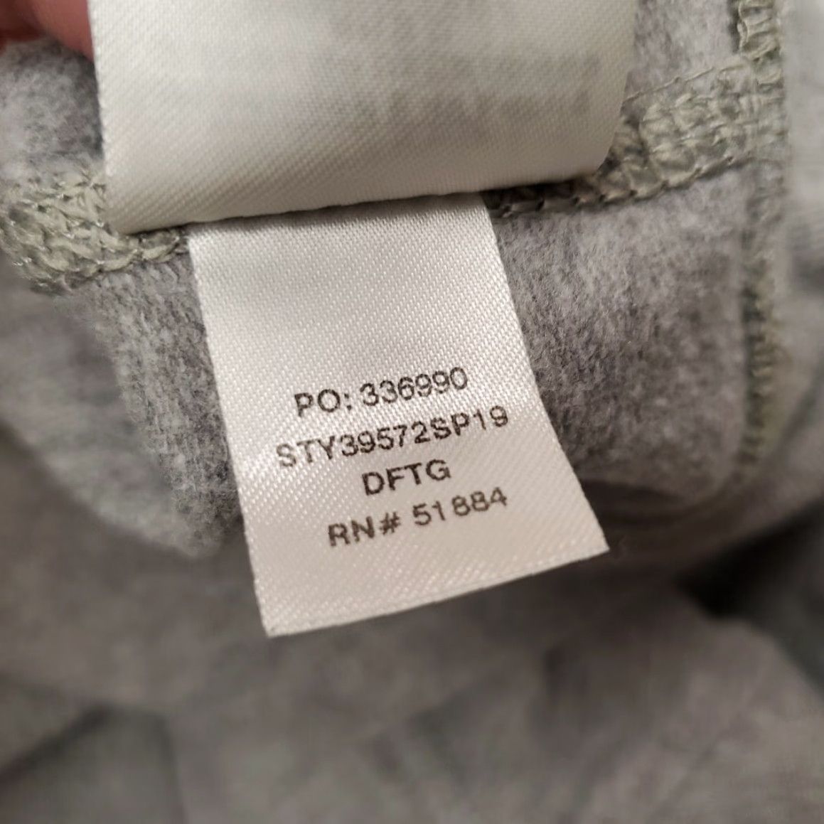 Patagonia VINTAGE Patagonia Sweatshirt Women XS White Fitz Roy Bison Organic Cotton Blend Pullover Size XS / US 0-2 / IT 36-38 - 7 Thumbnail