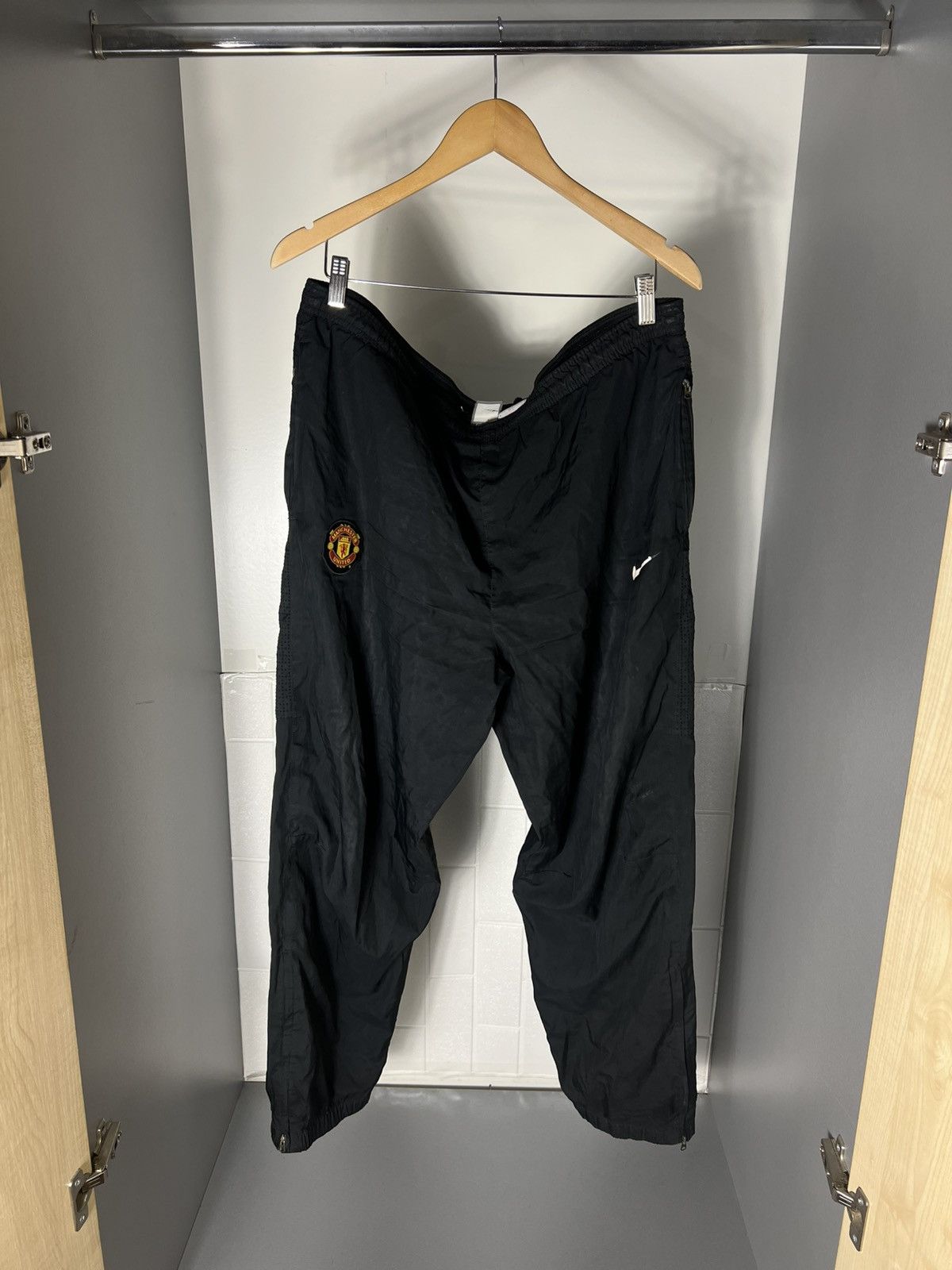 Vintage VERY RARE NIKE FC MANCHESTER UNITED ENGLAND SOCCER PANTS 90s Size US 36 / EU 52 - 1 Thumbnail