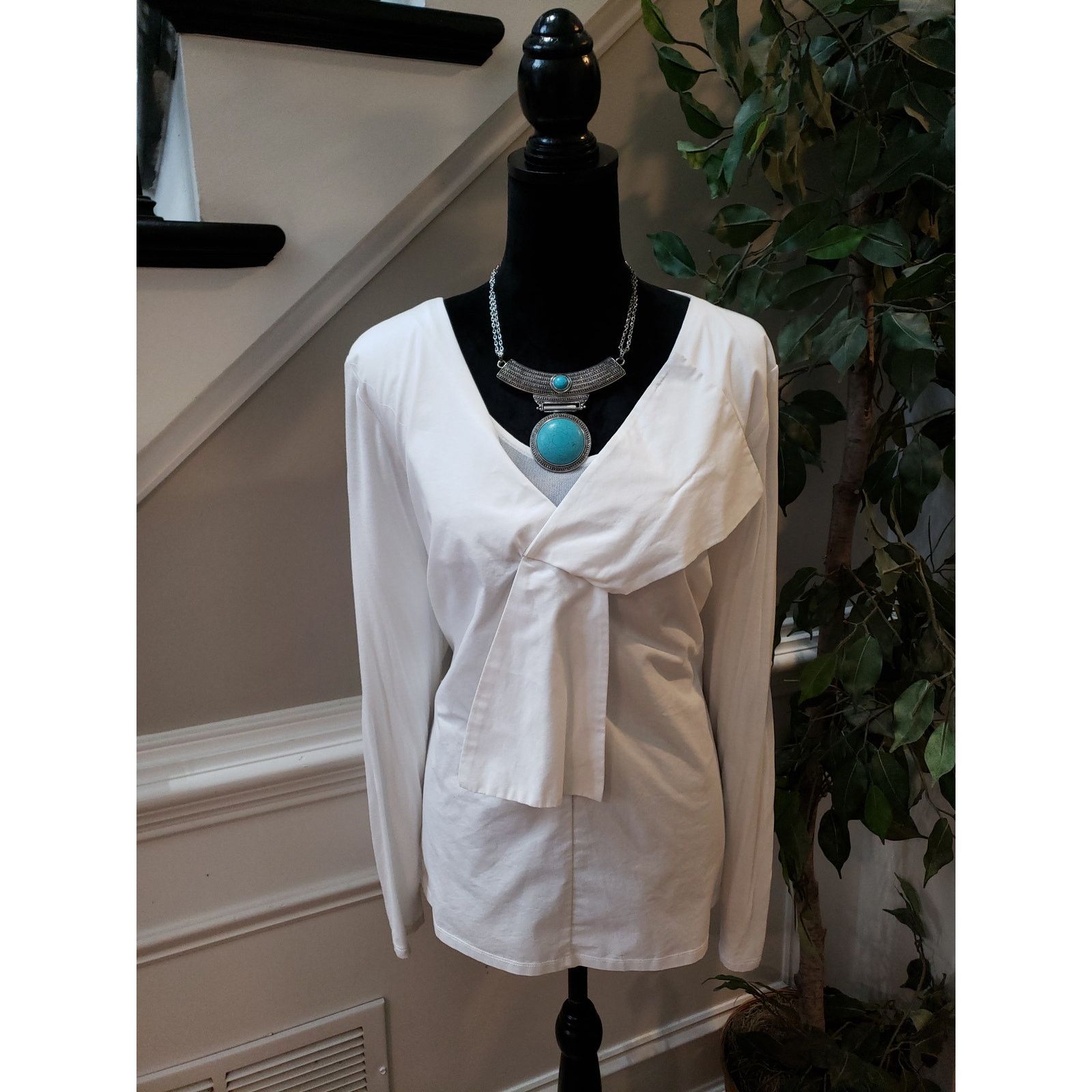 The Unbranded Brand INC International Concepts Top Womens XL White Draped V Neck Size XL / US 12-14 / IT 48-50 - 1 Thumbnail