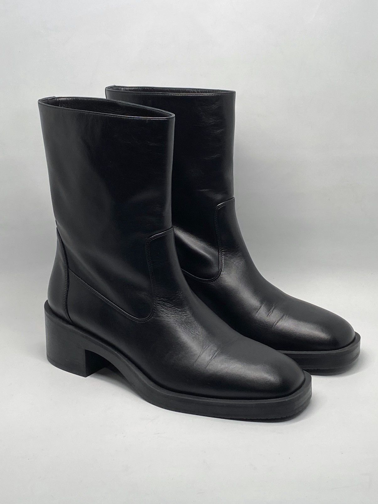Stuart Weitzman Stuart Weitzman Calfskin Ankle Boots size 9 Size US 9 / IT 39 - 1 Thumbnail