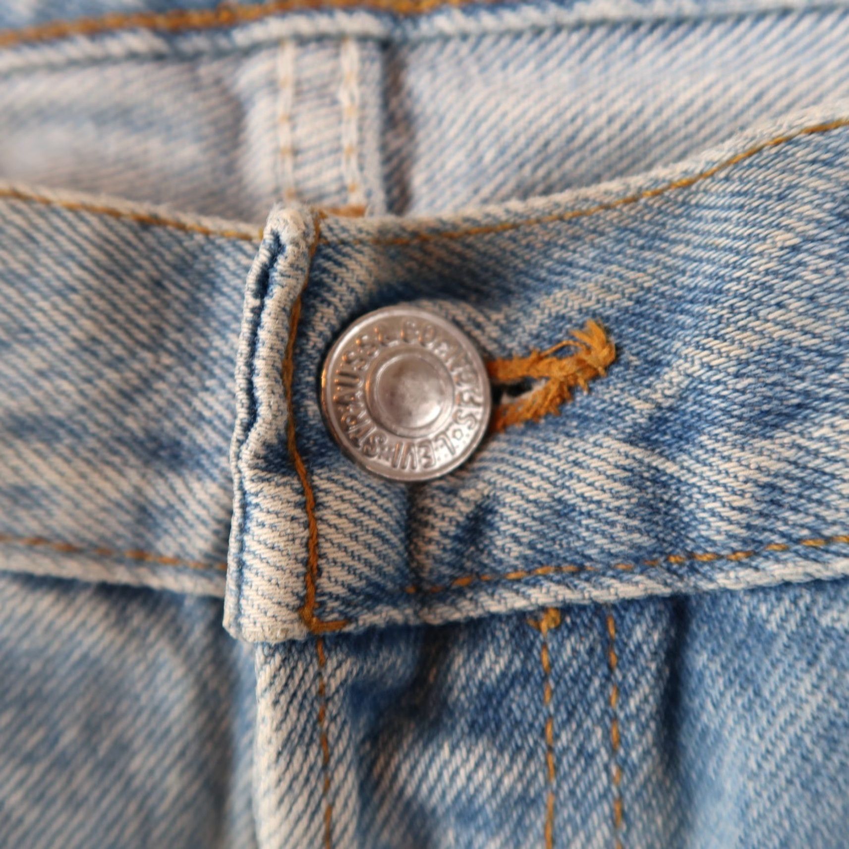 Levi's VINTAGE Levi's 501 Jeans 36x32 (33x30.5) Blue Denim Mens USA - 5-Pocket Button Closure Distressed Regular Fit 90s 501 Series Size US 36 / EU 52 - 7 Thumbnail
