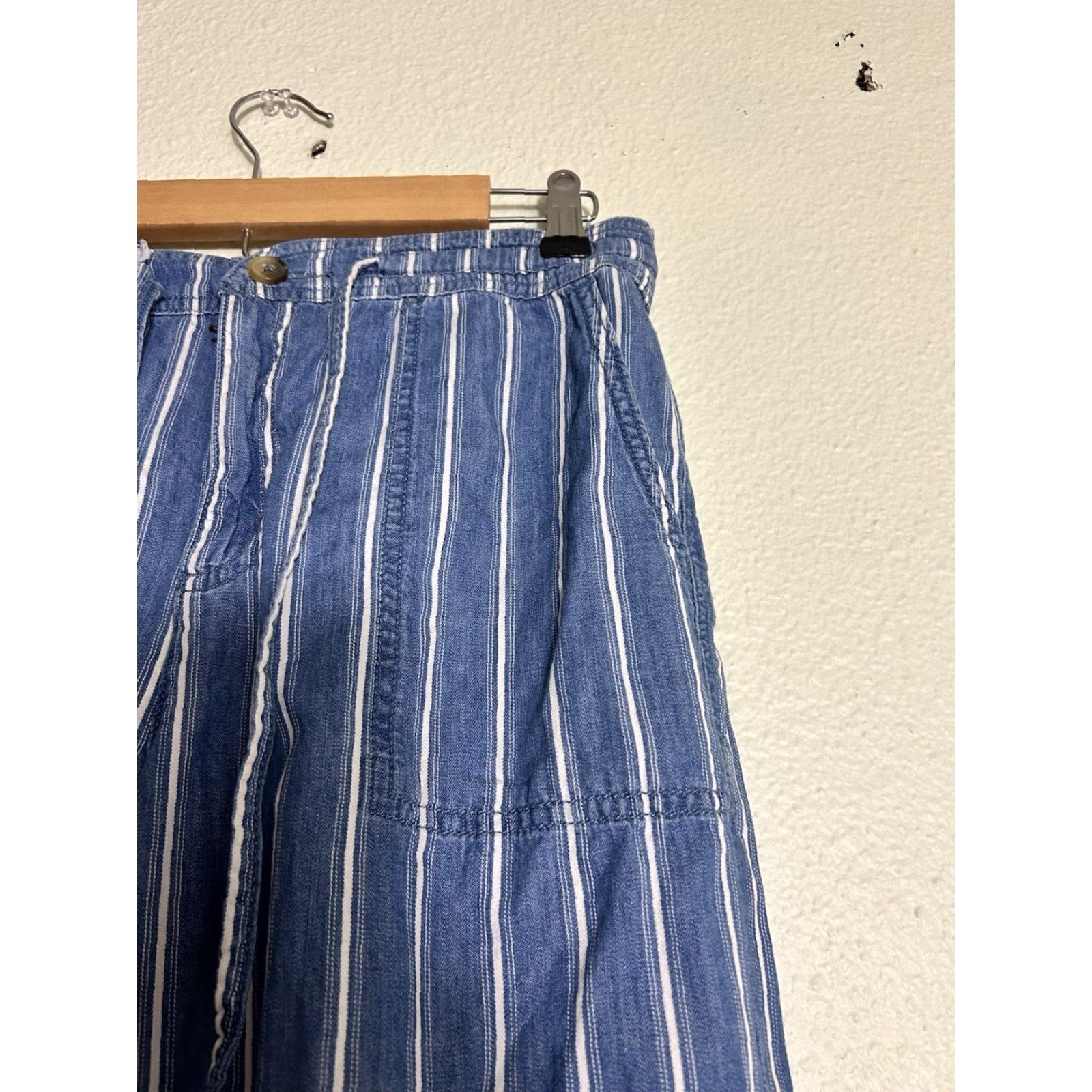 American Eagle Outfitters American Eagle Striped Chambray Wide Leg Pants Tie Waist Blue White Sz 4 Womens Pants Size 27" / US 4 / IT 40 - 4 Thumbnail