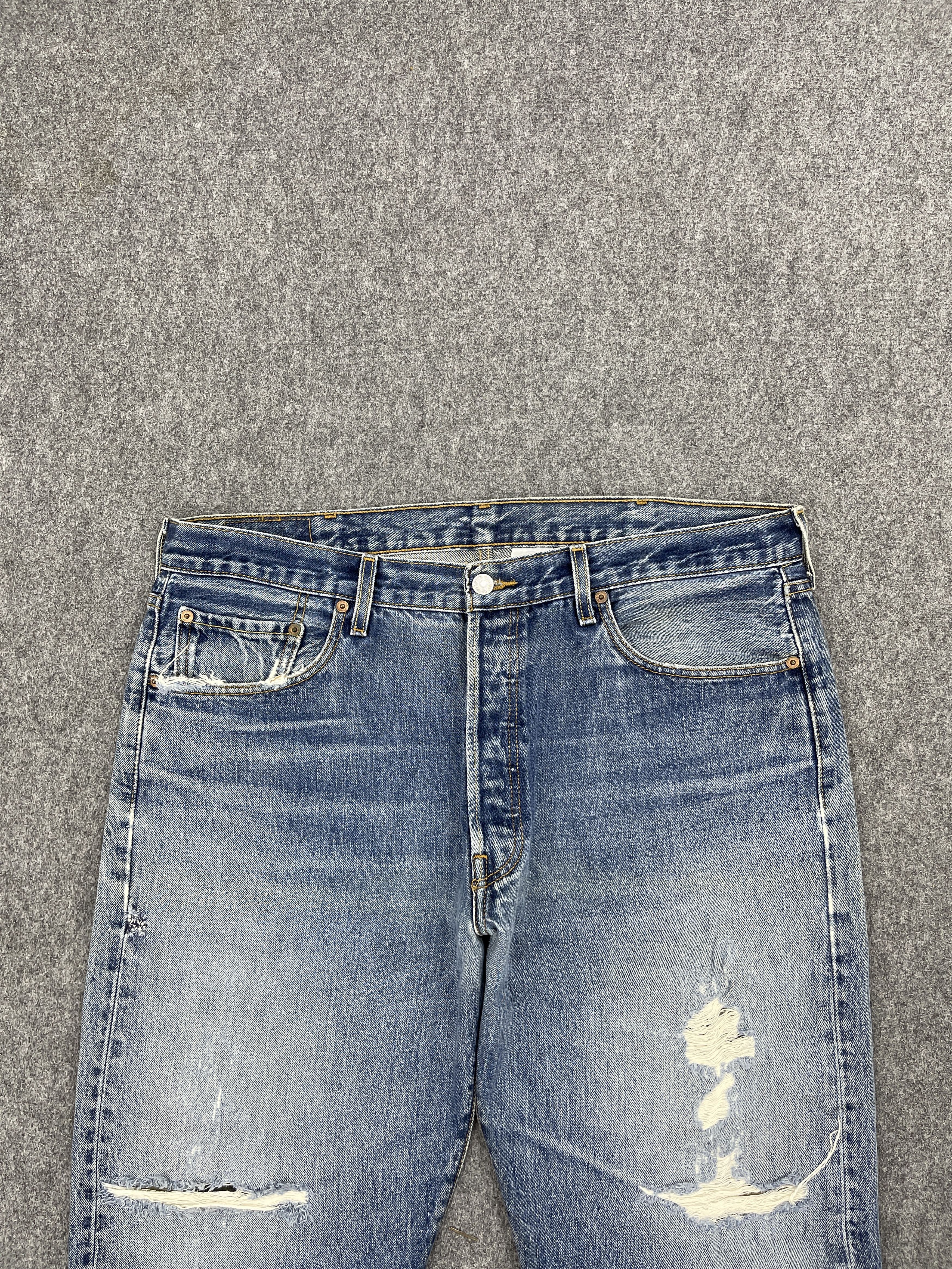 Levi's × Vintage Distressed Vintage 90s Levis 501 Faded Blue Denim Jeans Size US 37 - 2 Thumbnail