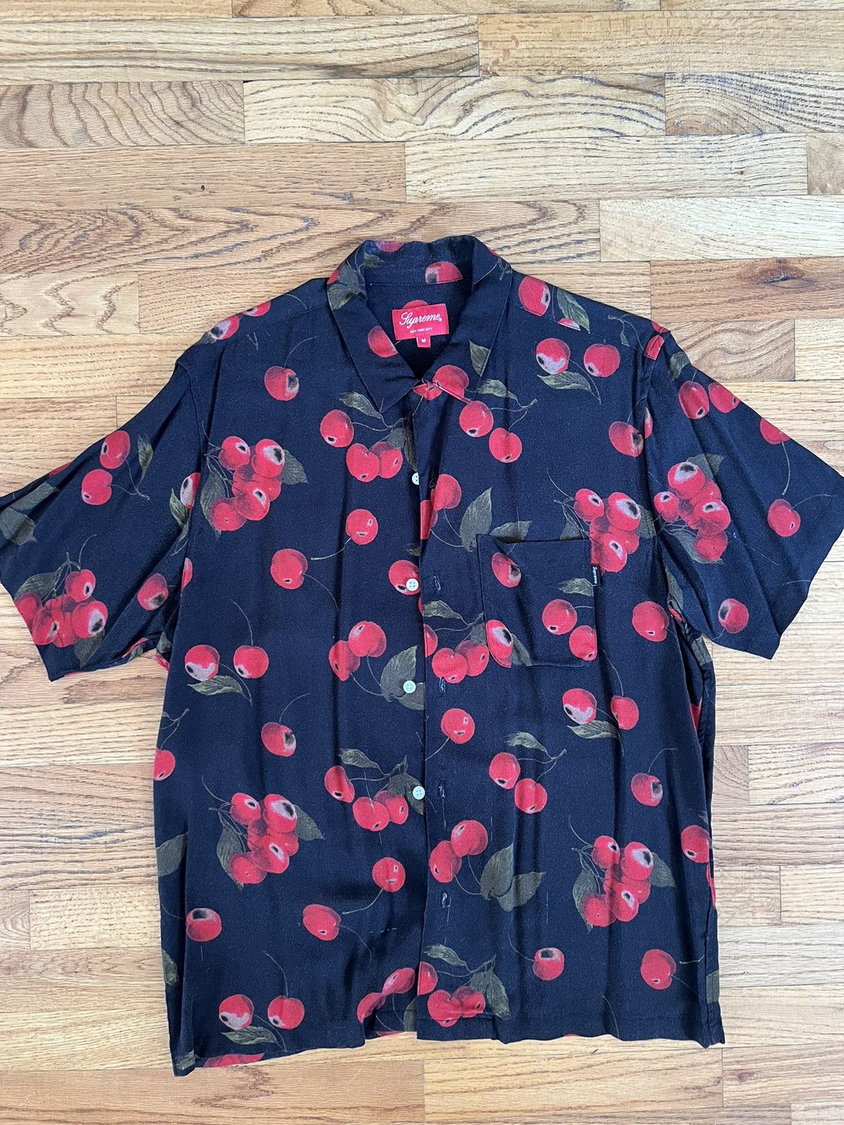 image of Supreme Cherry Rayon Shirt Ss19 Black Size M, Men's