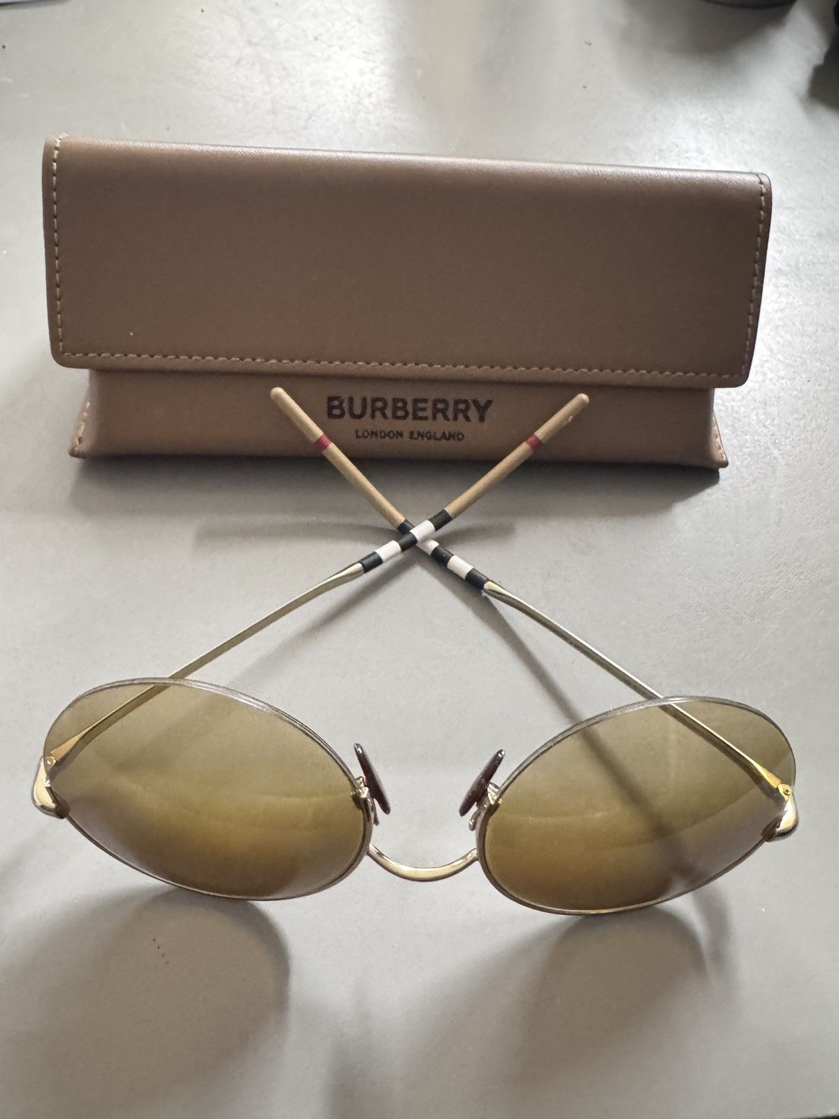 Burberry Burberry Vintage Round Frame Sunglasses Size ONE SIZE - 1 Thumbnail