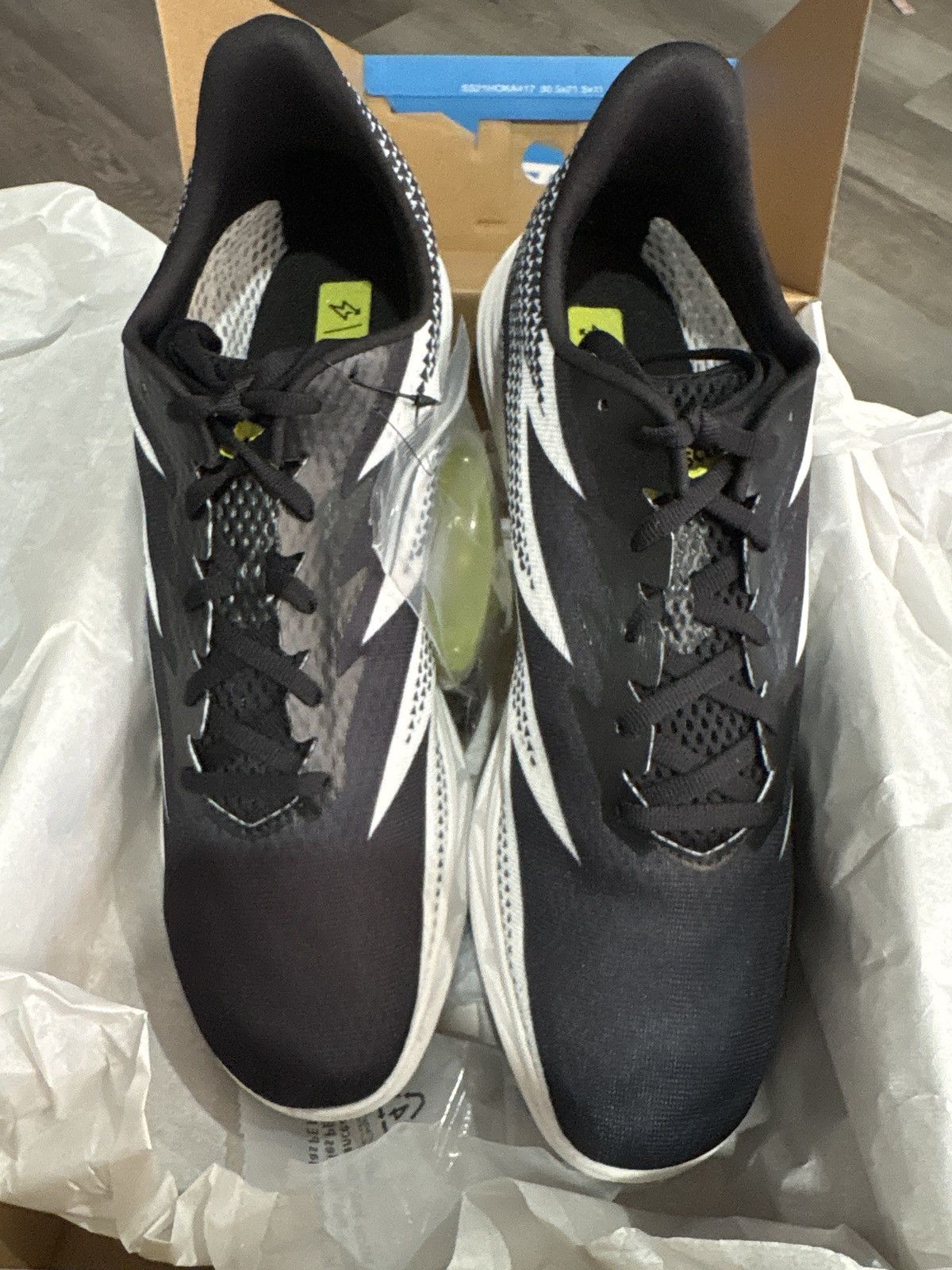 Hoka Hoka track spike (U Crescendo MD) Size US 10 / EU 43 - 4 Thumbnail