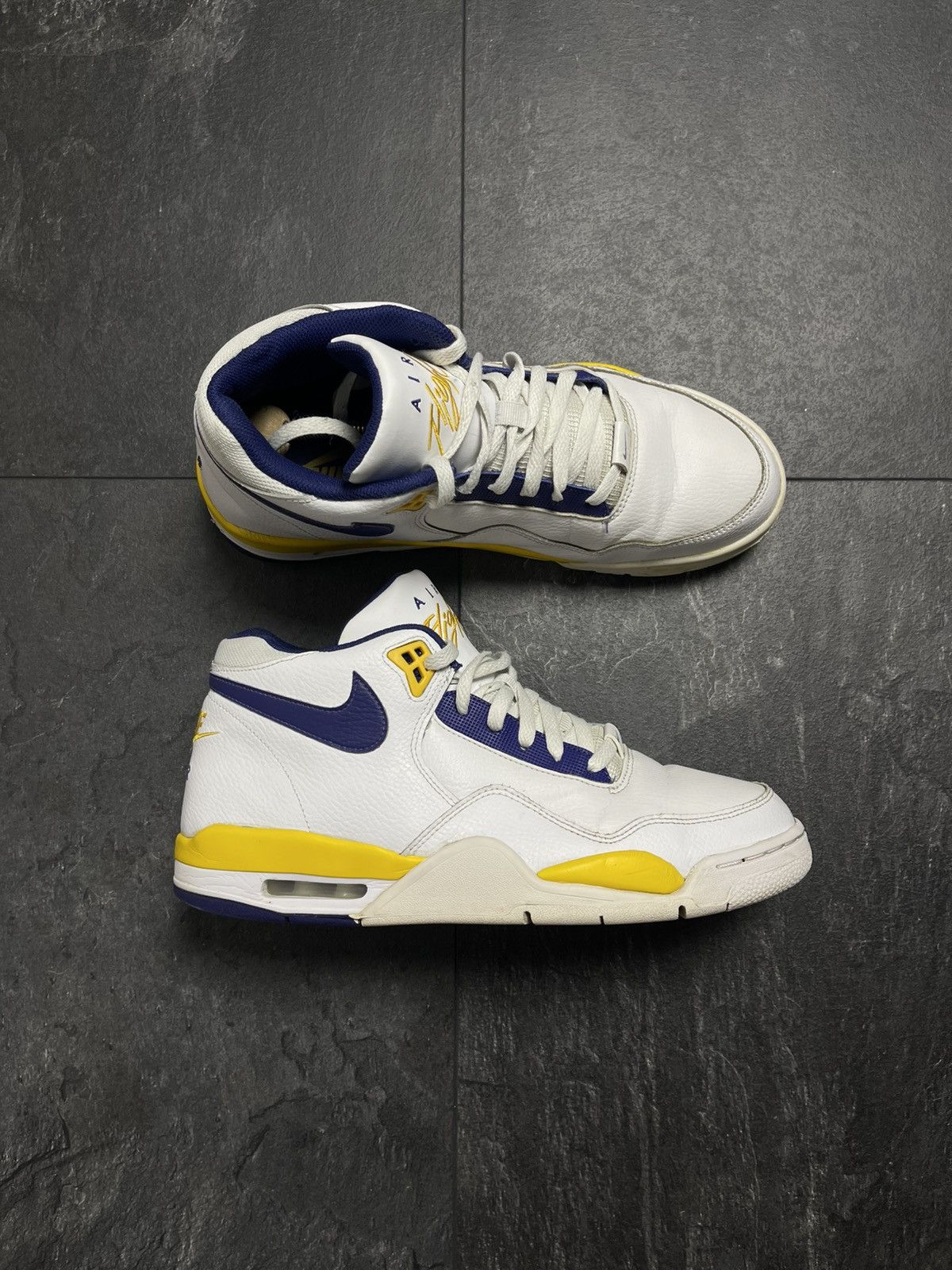Vintage Nike Flight Legacy Lakers Size US 10 / EU 43 - 1 Thumbnail