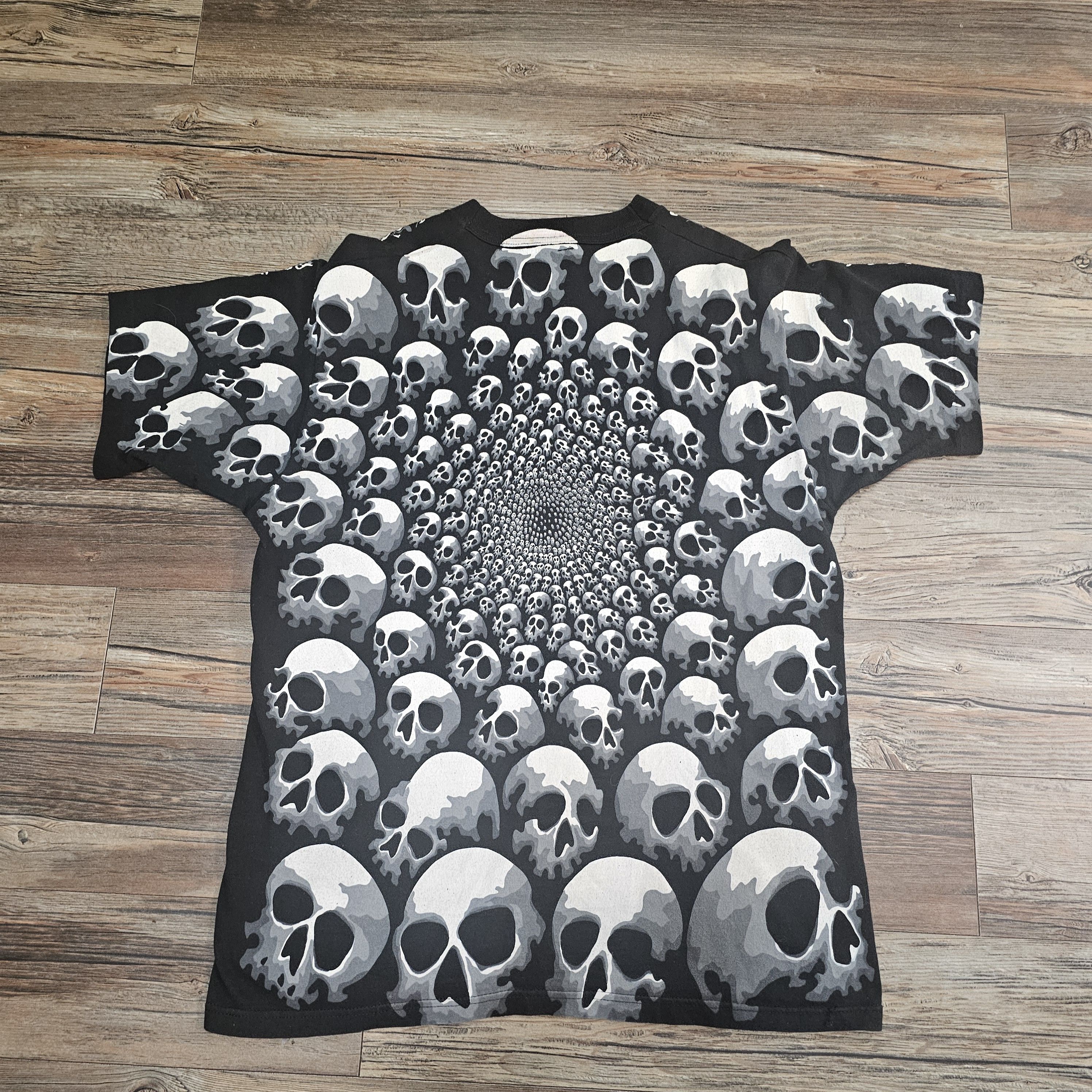 Liquid Blue Vintage 1992 Liquid Blue "Son of Skulls" AOP T-Shirt Size US L / EU 52-54 / 3 - 2 Thumbnail