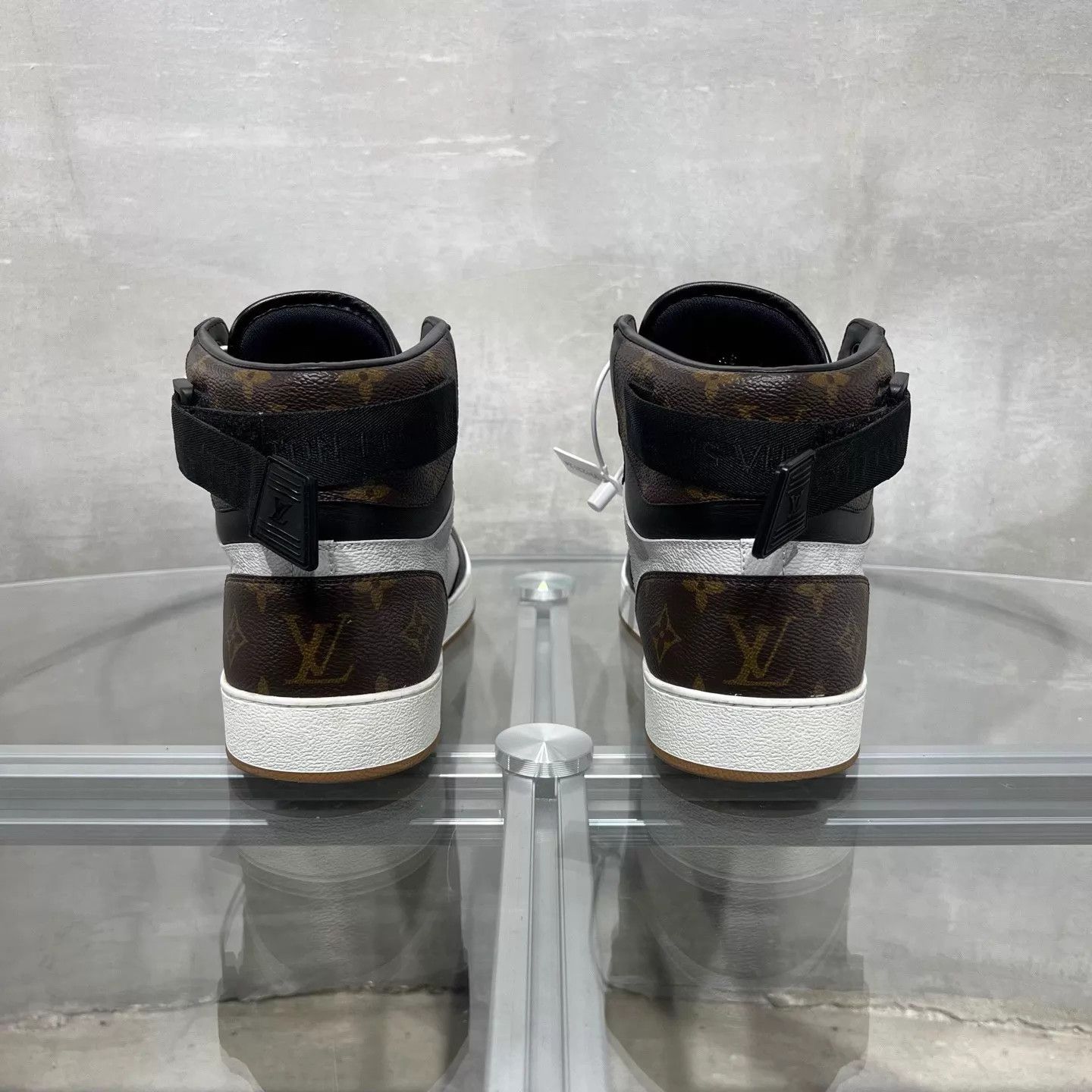 Louis Vuitton LV Monogram All Over Print Sneaker Black/White UK8.5 Size US 9.5 / EU 42-43 - 6 Thumbnail