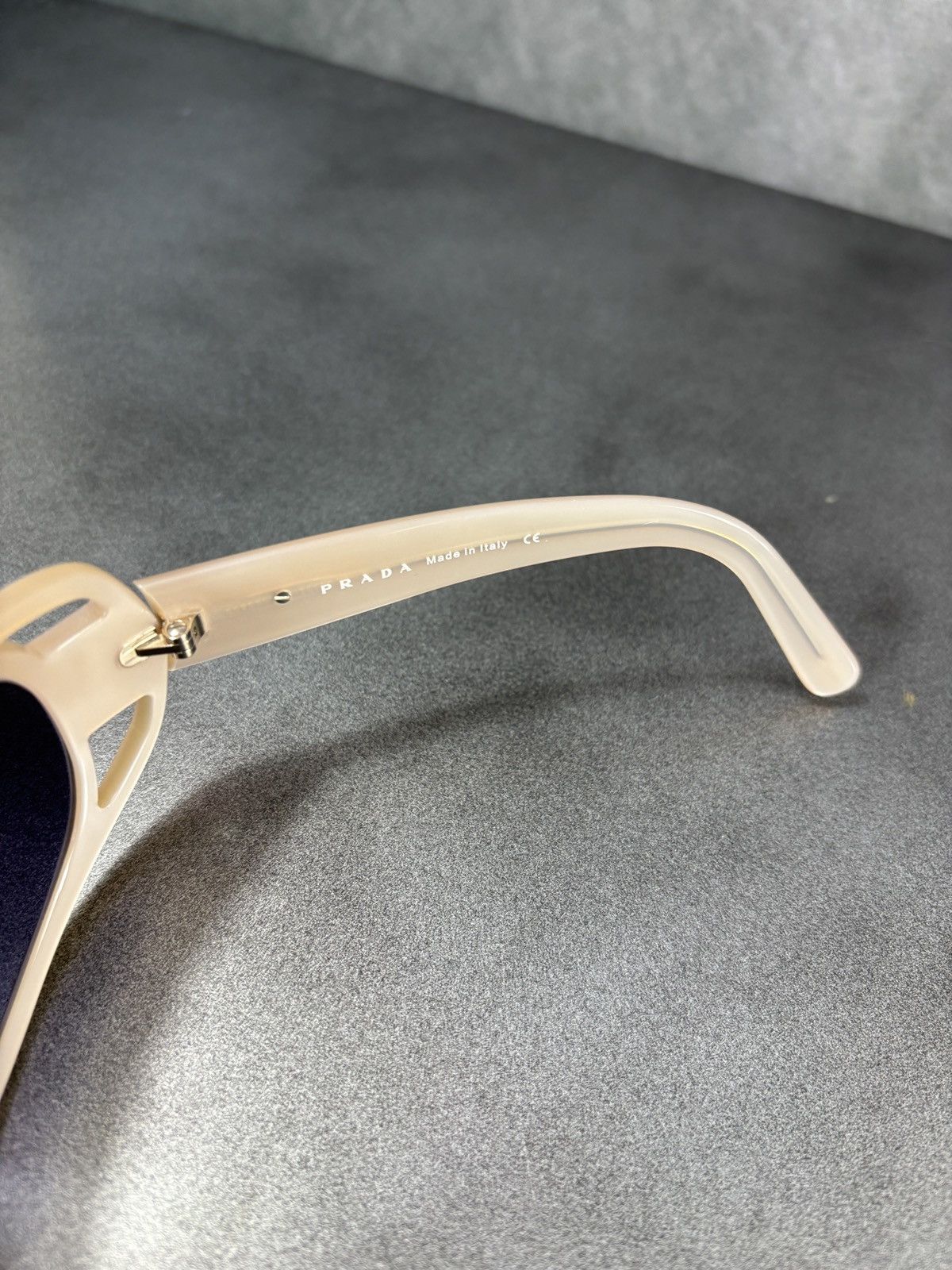 Prada F/W 2004 Prada Sunglasses Vintage SPR 03F Slit Wrap 2000s Size ONE SIZE - 10 Thumbnail