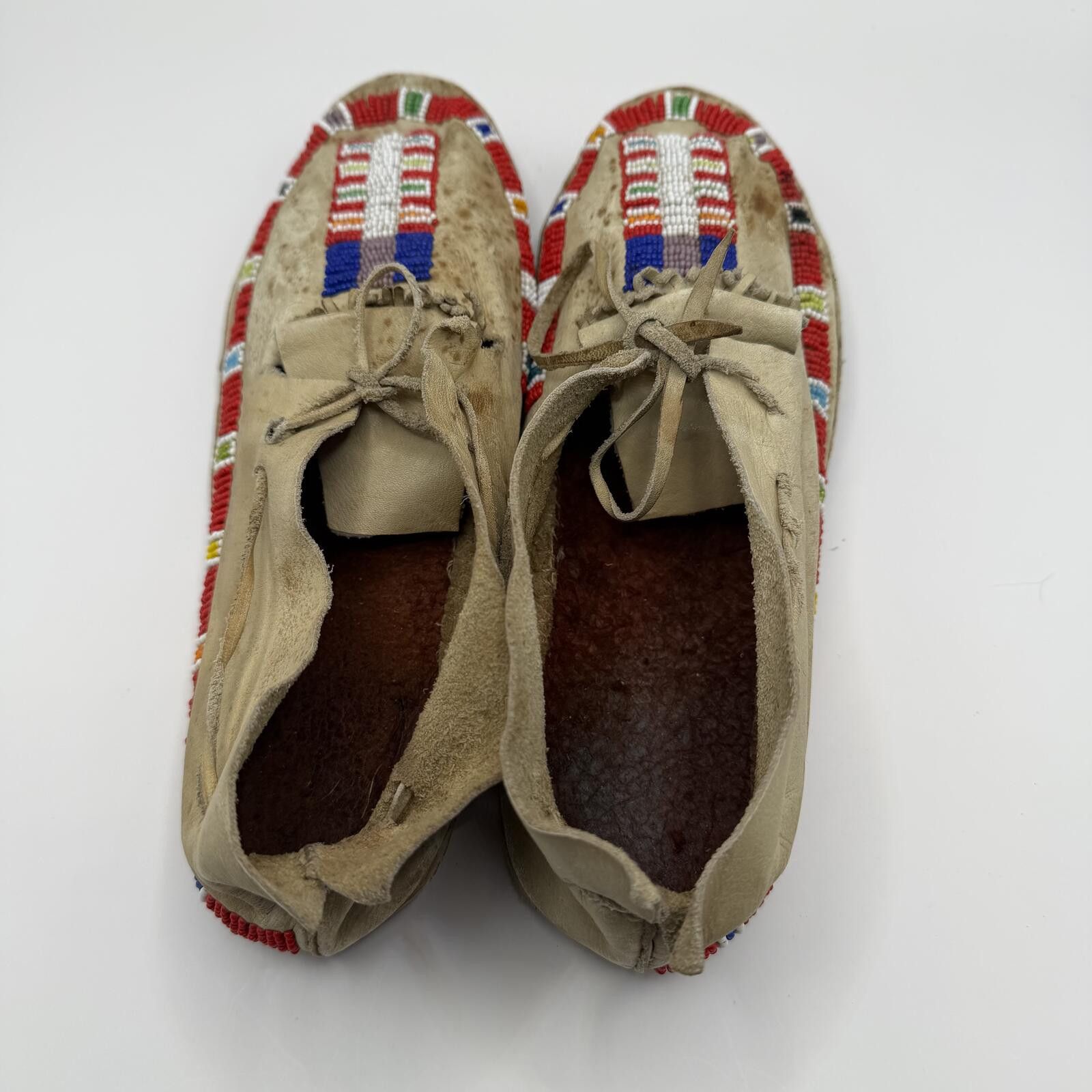 The Unbranded Brand Northern Plains Moccasins Unisex Sioux Plains Hide Beaded Size ONE SIZE - 3 Thumbnail